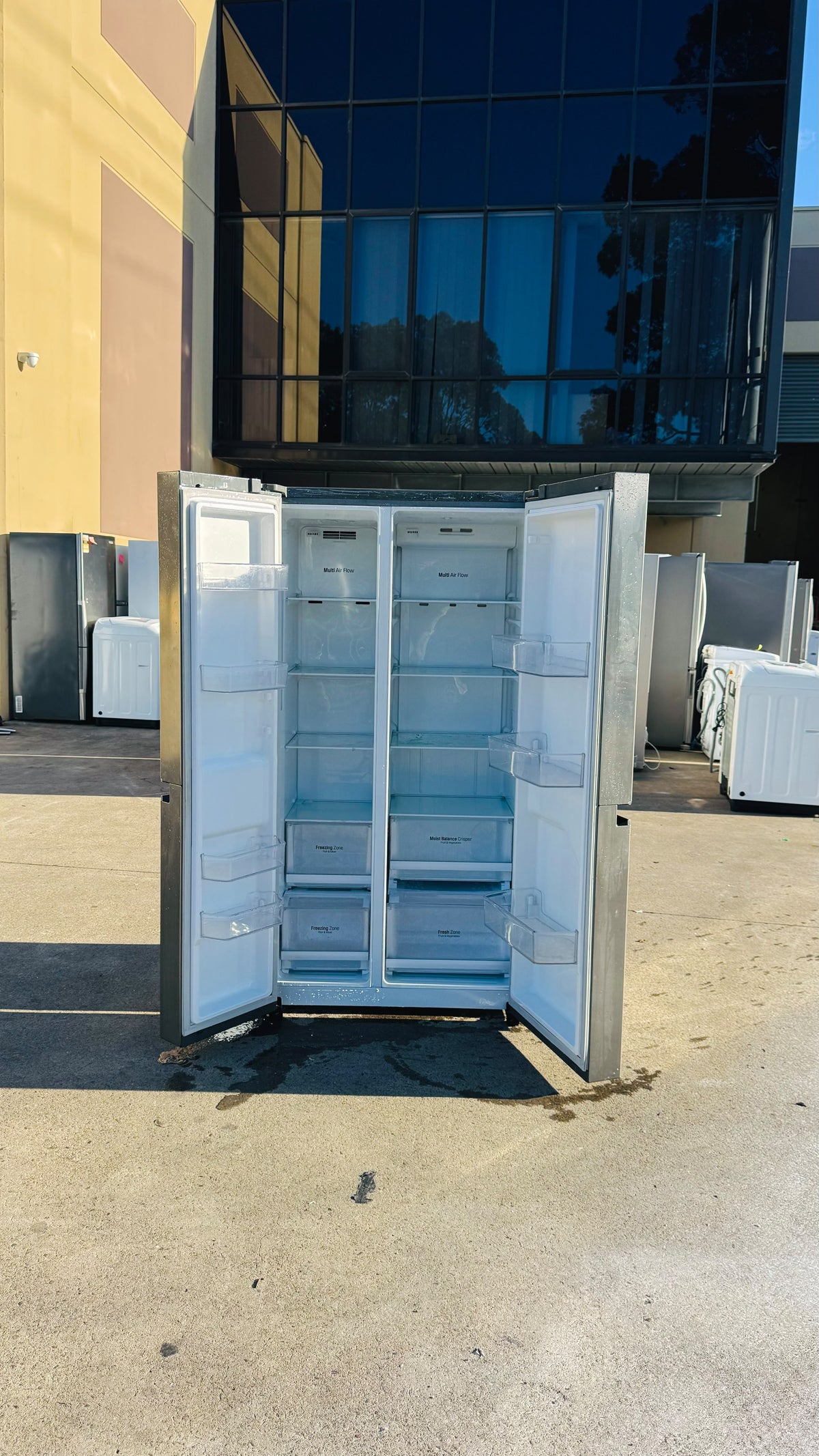 LG SIDE BY SIDE 680 LITRES FRIDGE FREEZER