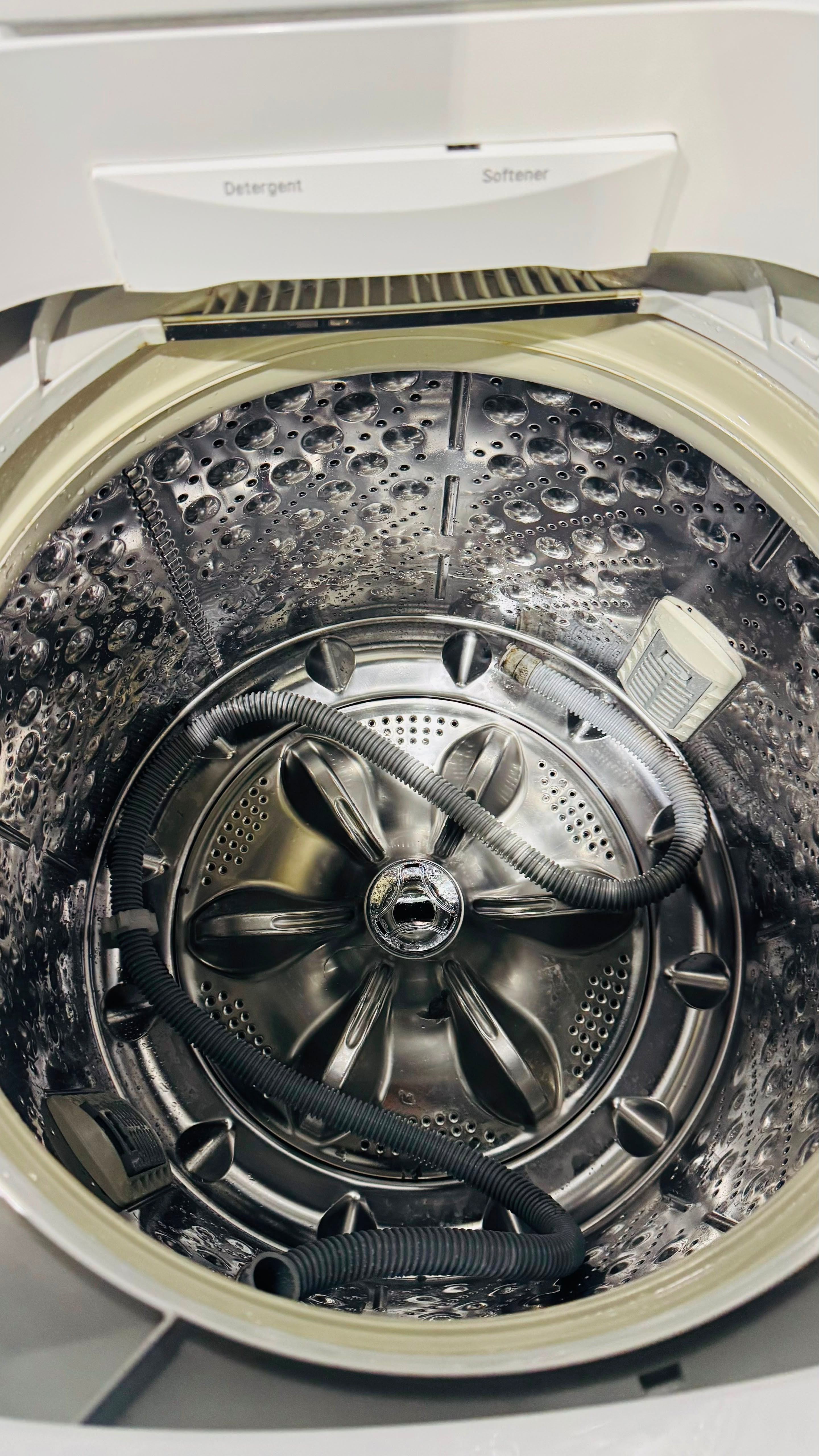 LG 9.5KGS TOP LOADER WASHING MACHINE