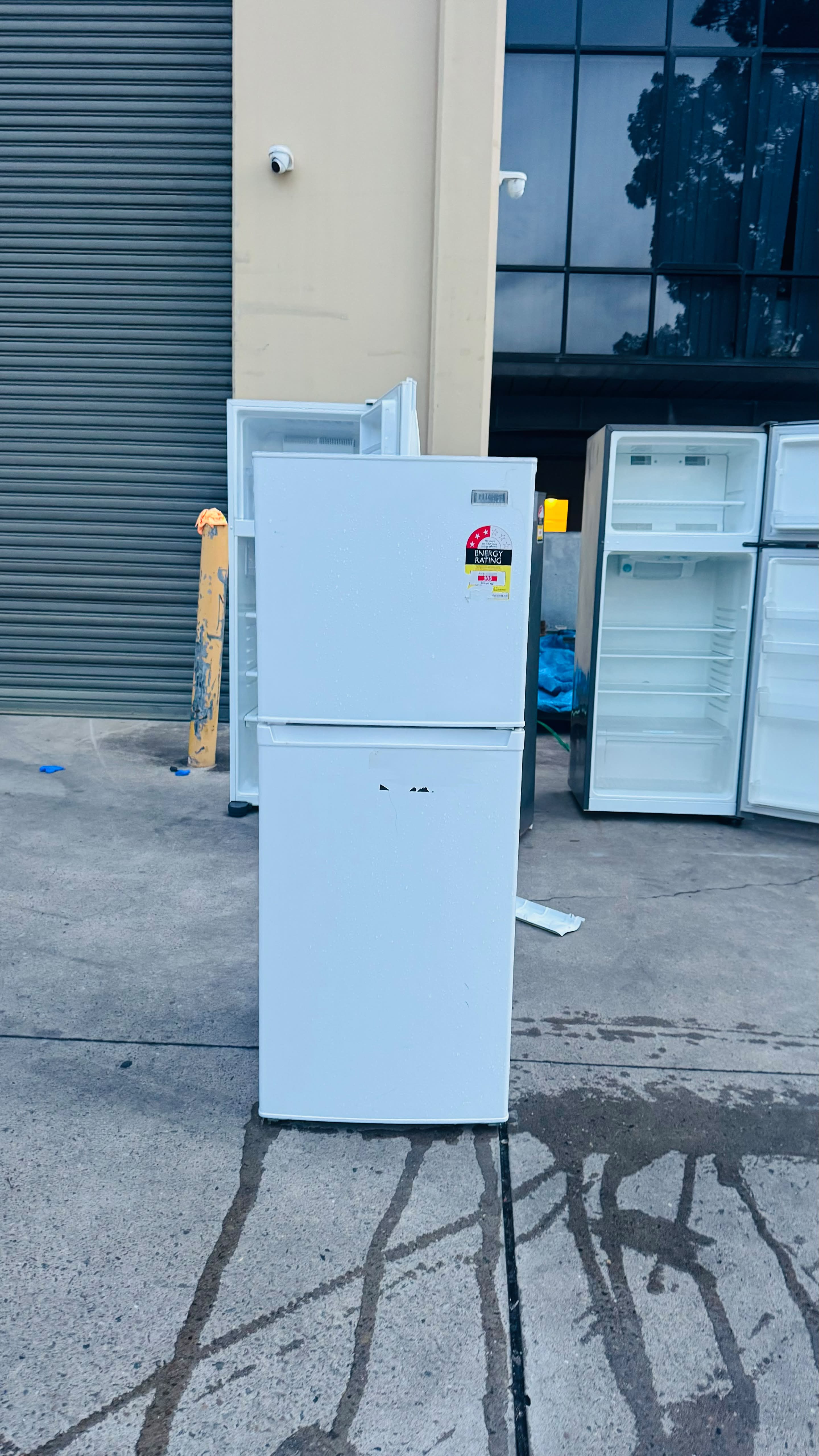 HEQS 222 LITRES FRIDGE FREEZER
