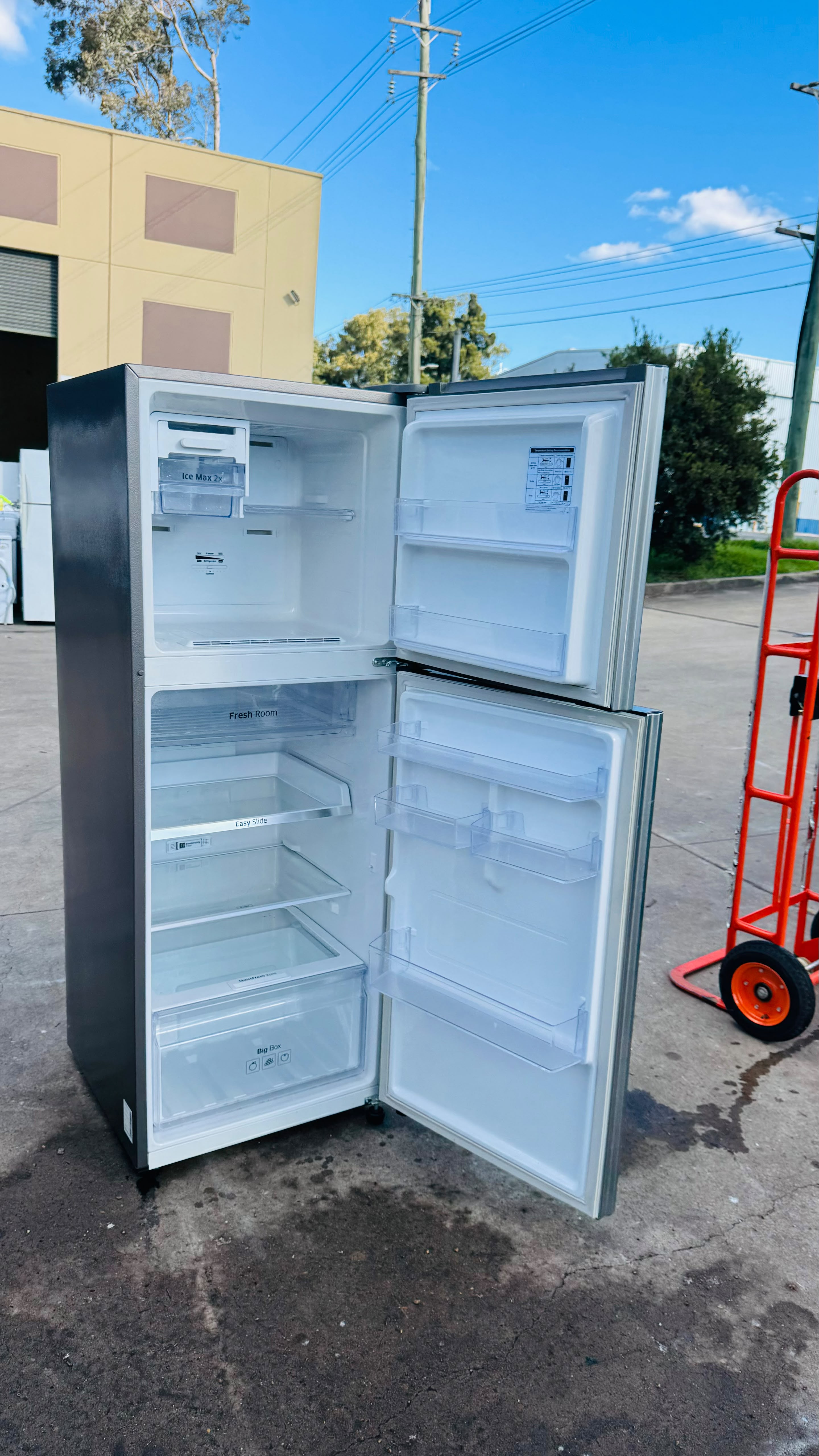 SAMSUNG 320 LITRES FRIDGE FREEZER