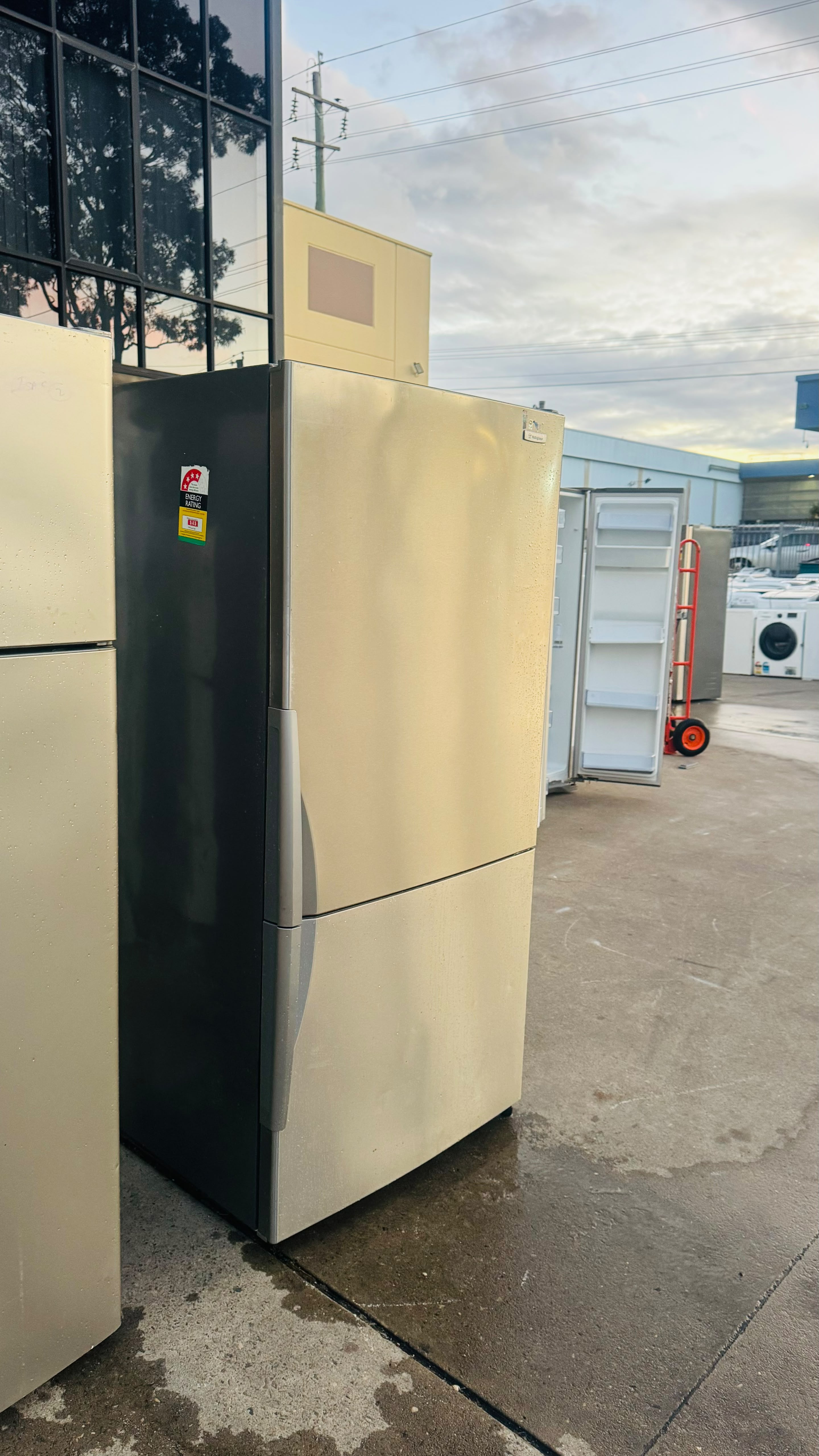 WESTINGHOUSE 510 LITRES FRIDGE FREEZER