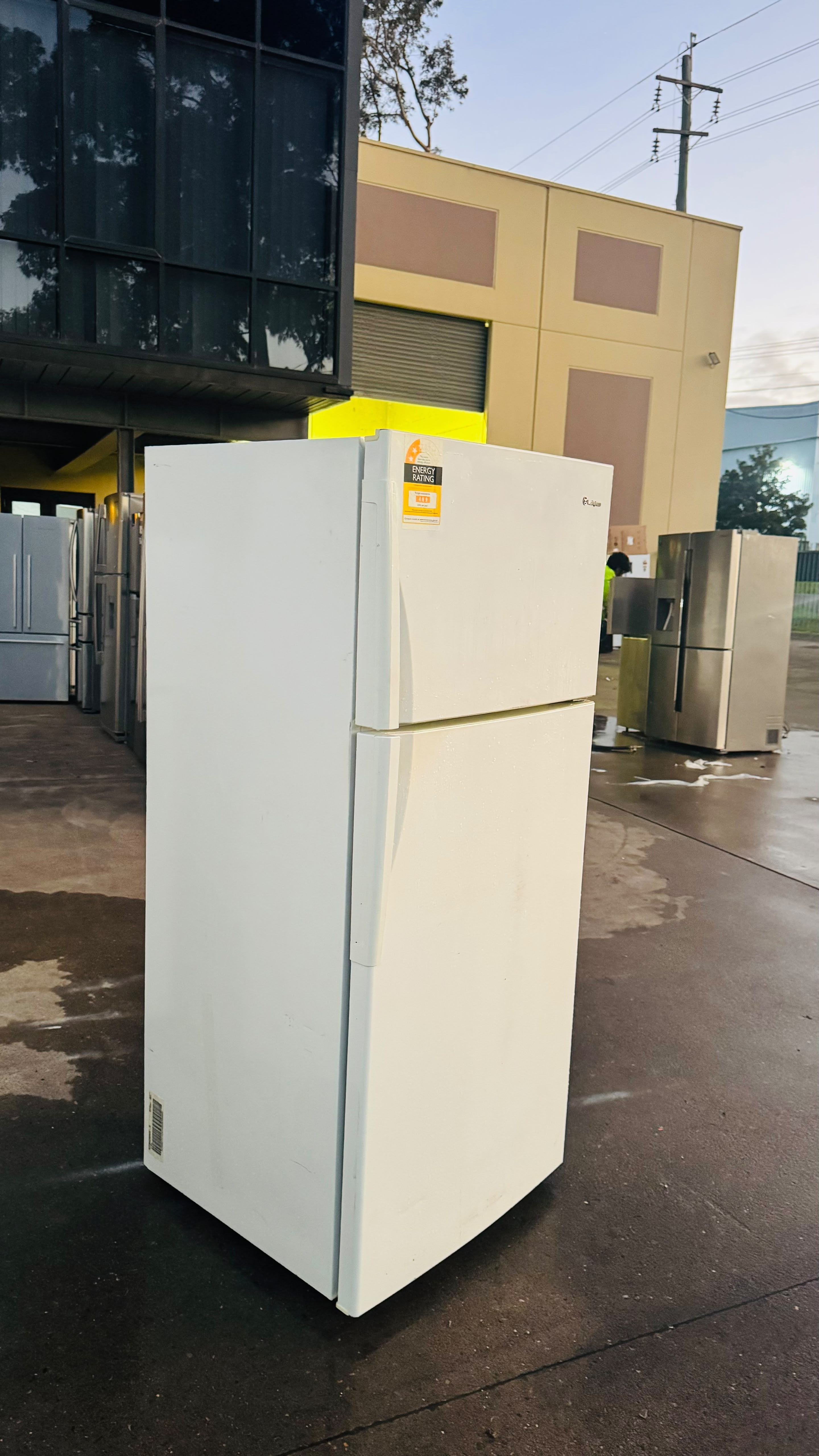 WESTINGHOUSE 420 LITRES FRIDGE FREEZER