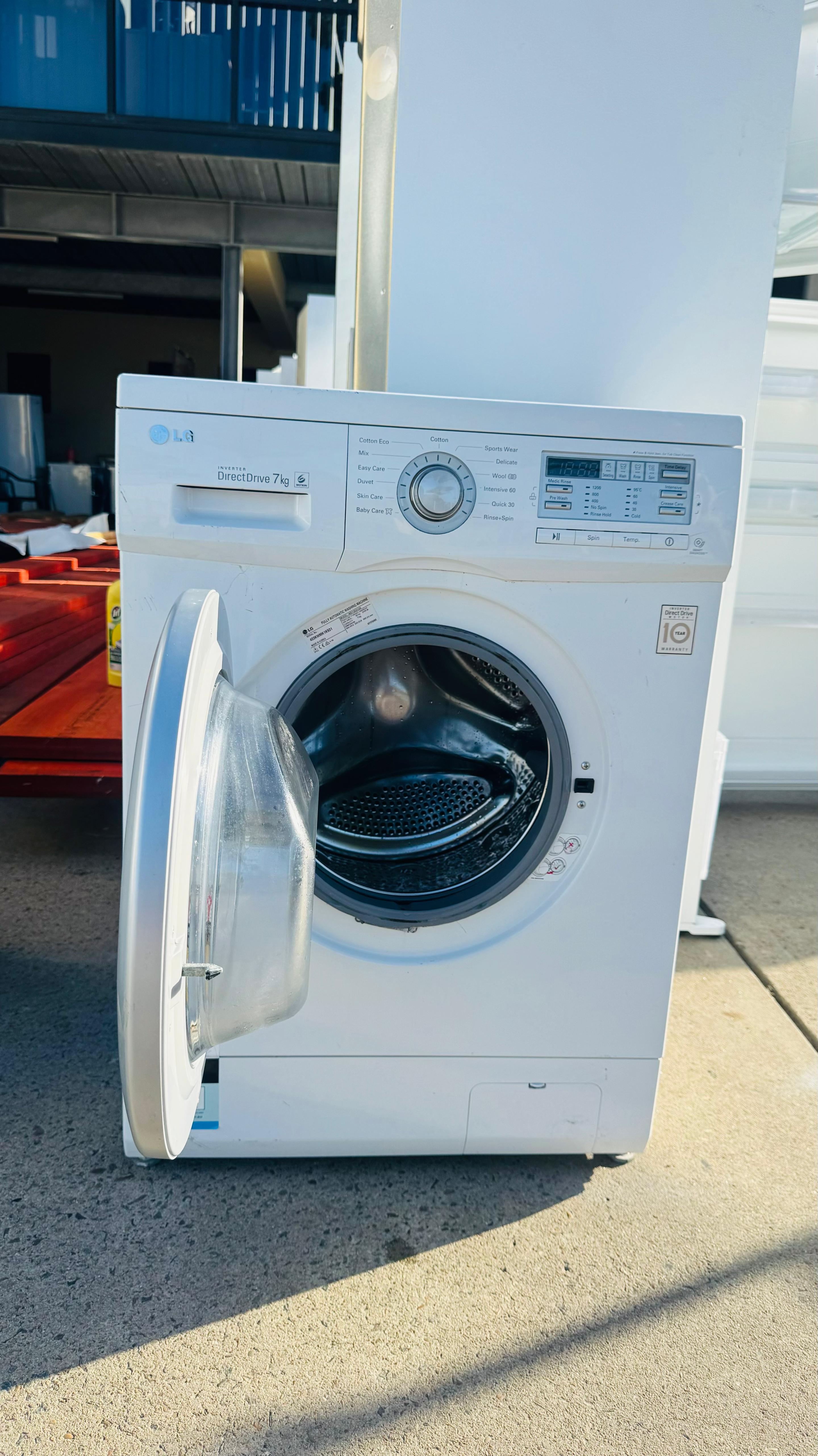 LG 7KGS FRONT LOADER WASHING MACHINE