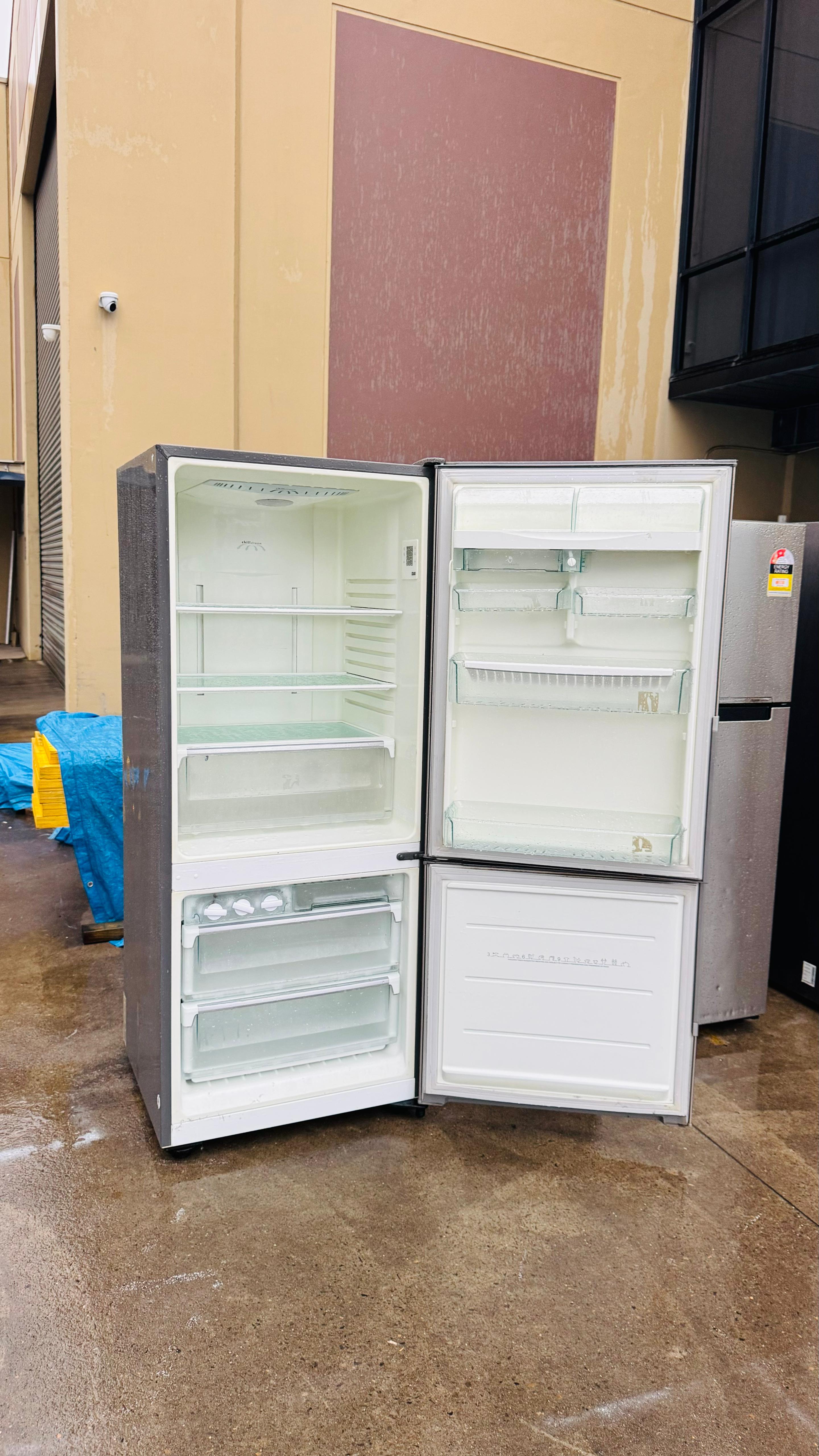 WESTINGHOUSE 430 LITRES FRIDGE FREEZER