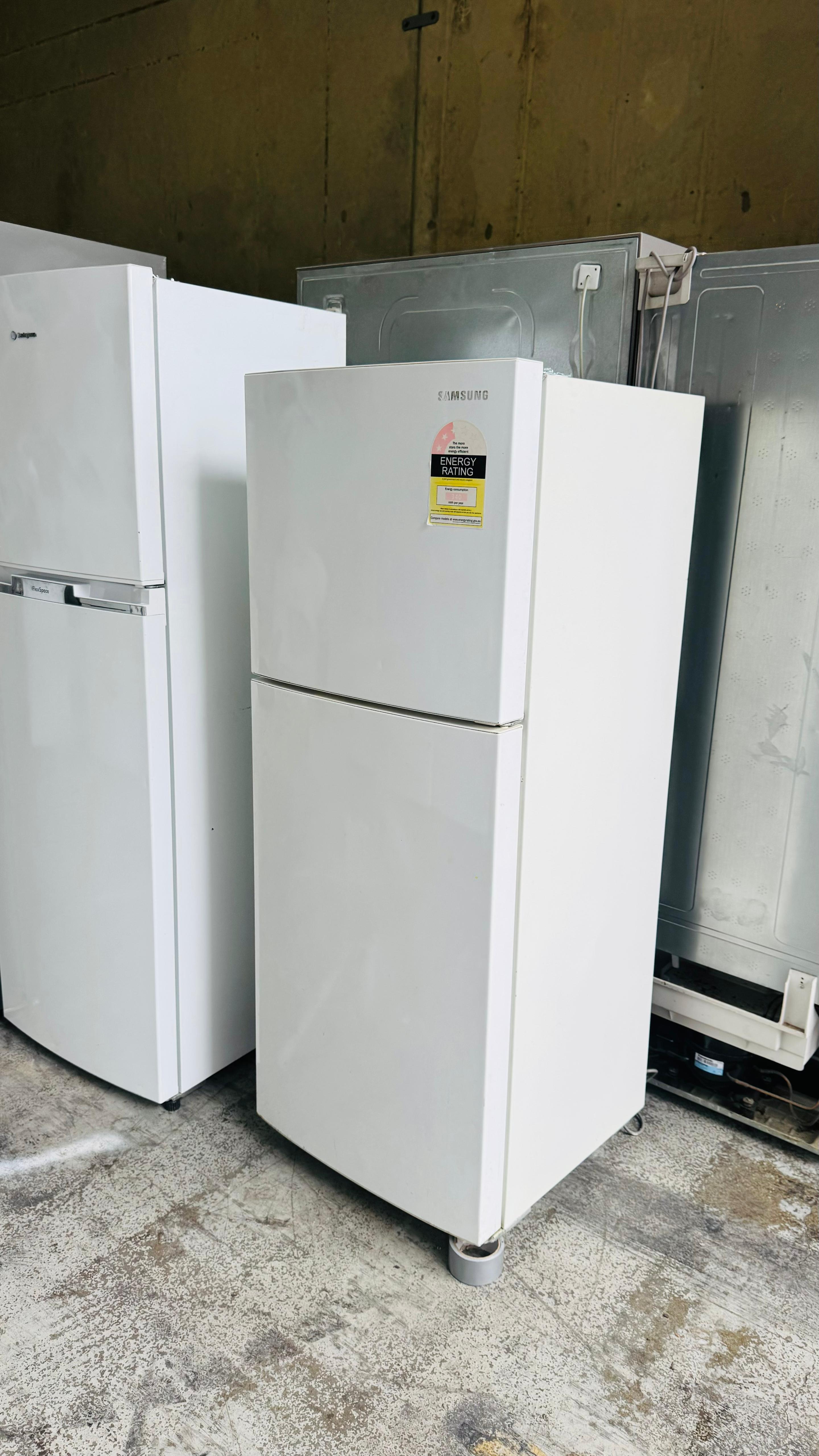 SAMSUNG 216 LITRES FRIDGE FREEZER
