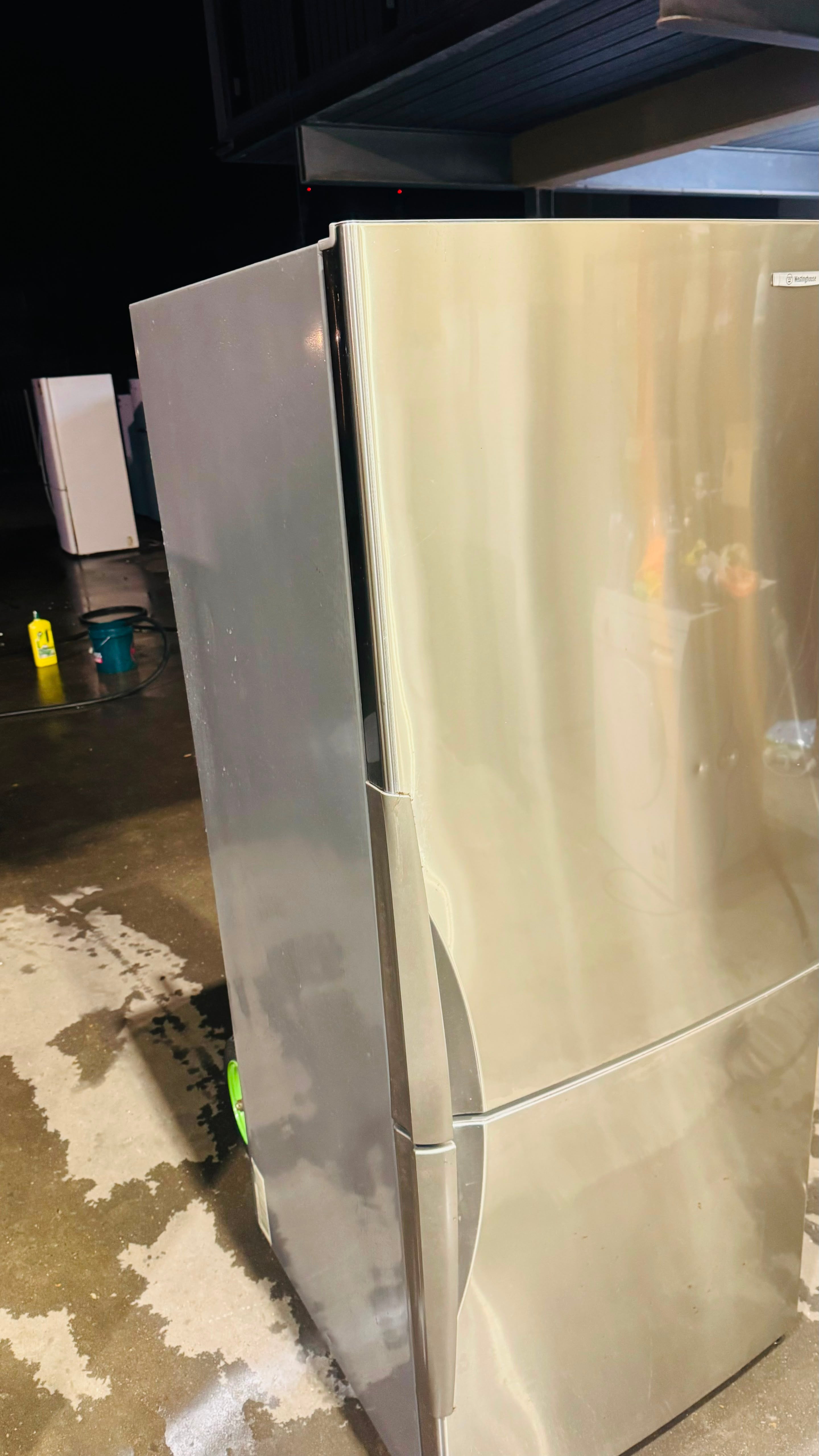WESTINGHOUSE 370 LITRES FRIDGE FREEZER