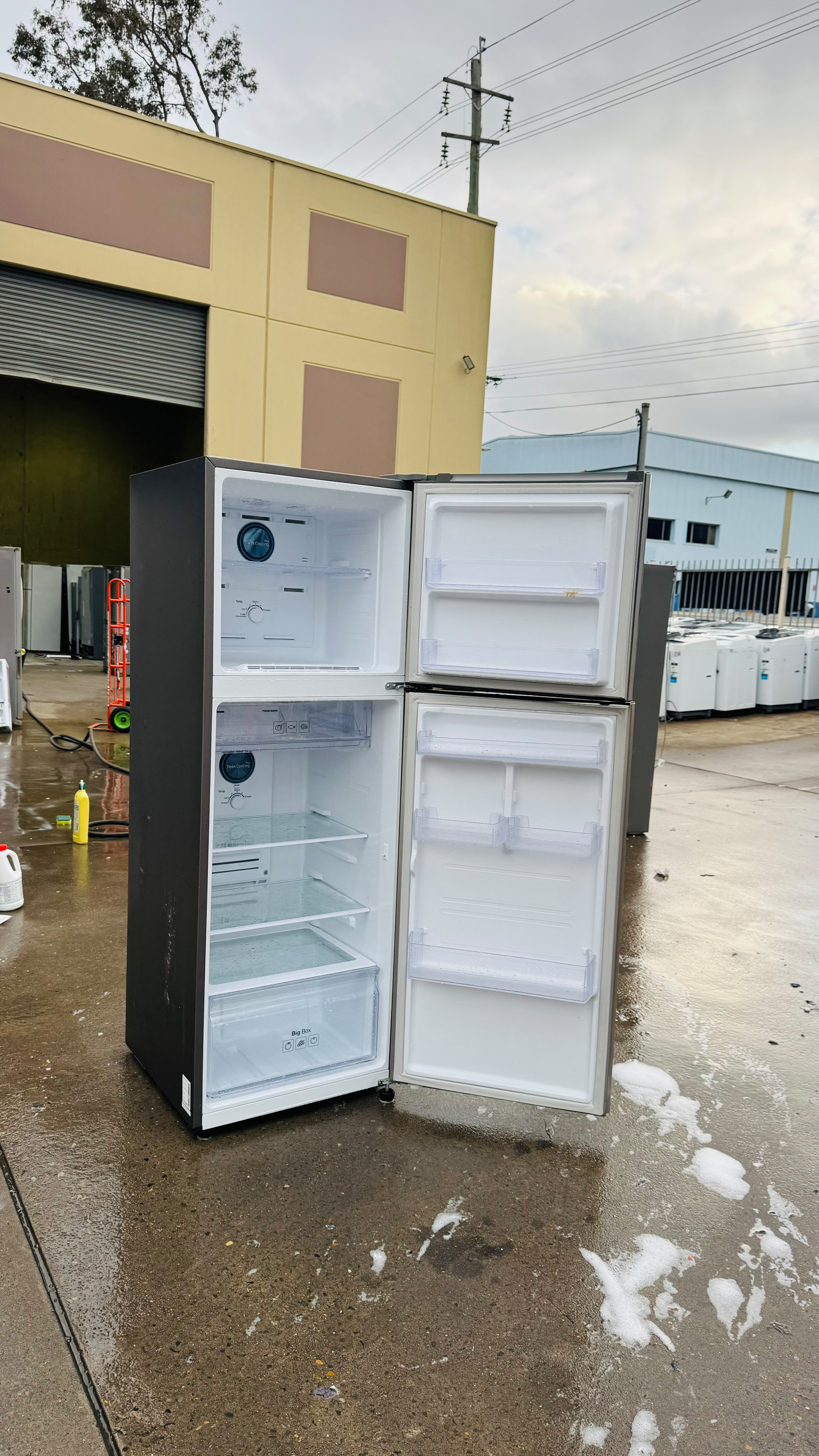 SAMSUNG 343 LITRES FRIDGE FREEZER