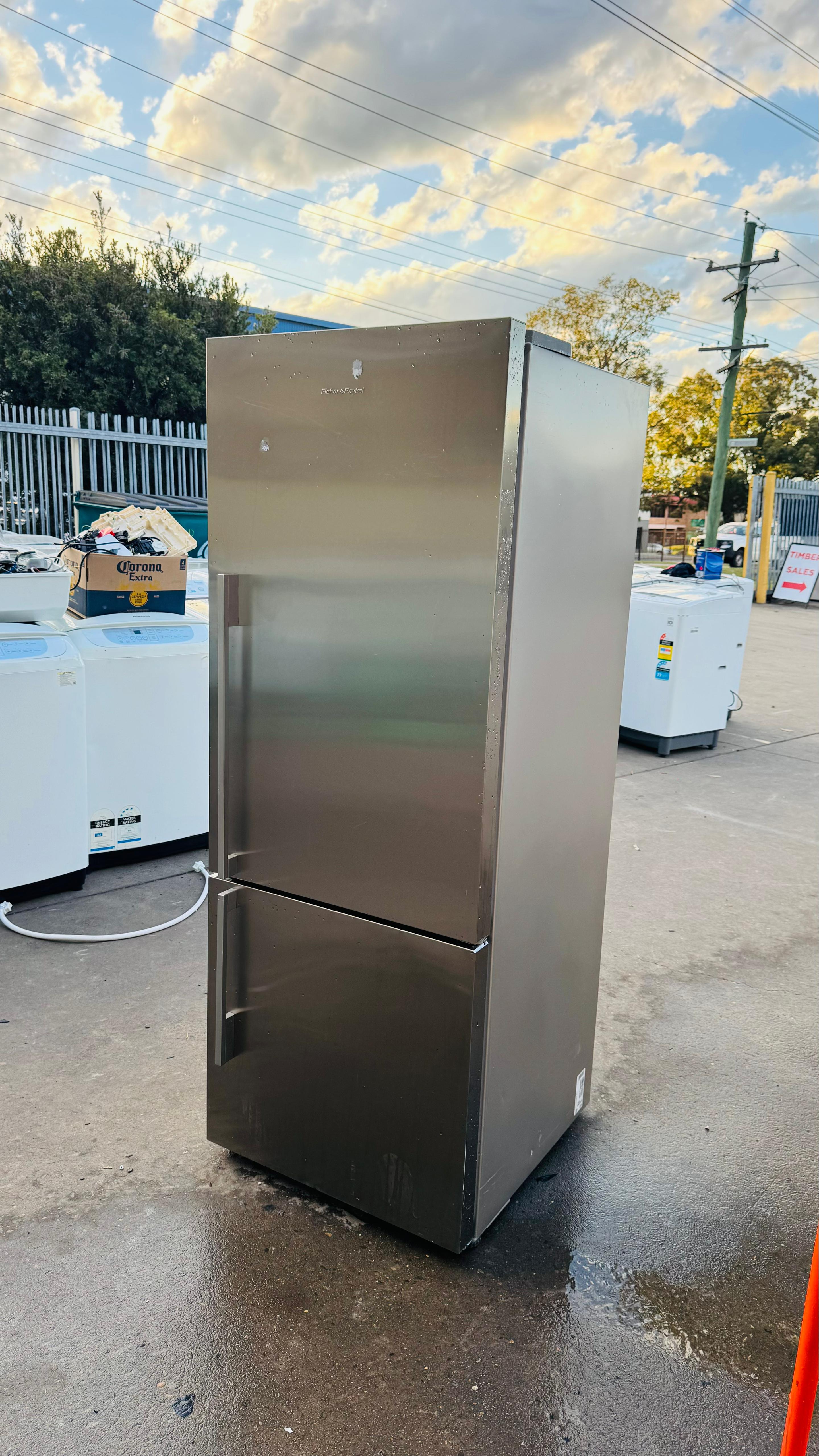 FISHER AND PAYKEL 442 LITRES FRIDGE FREEZER