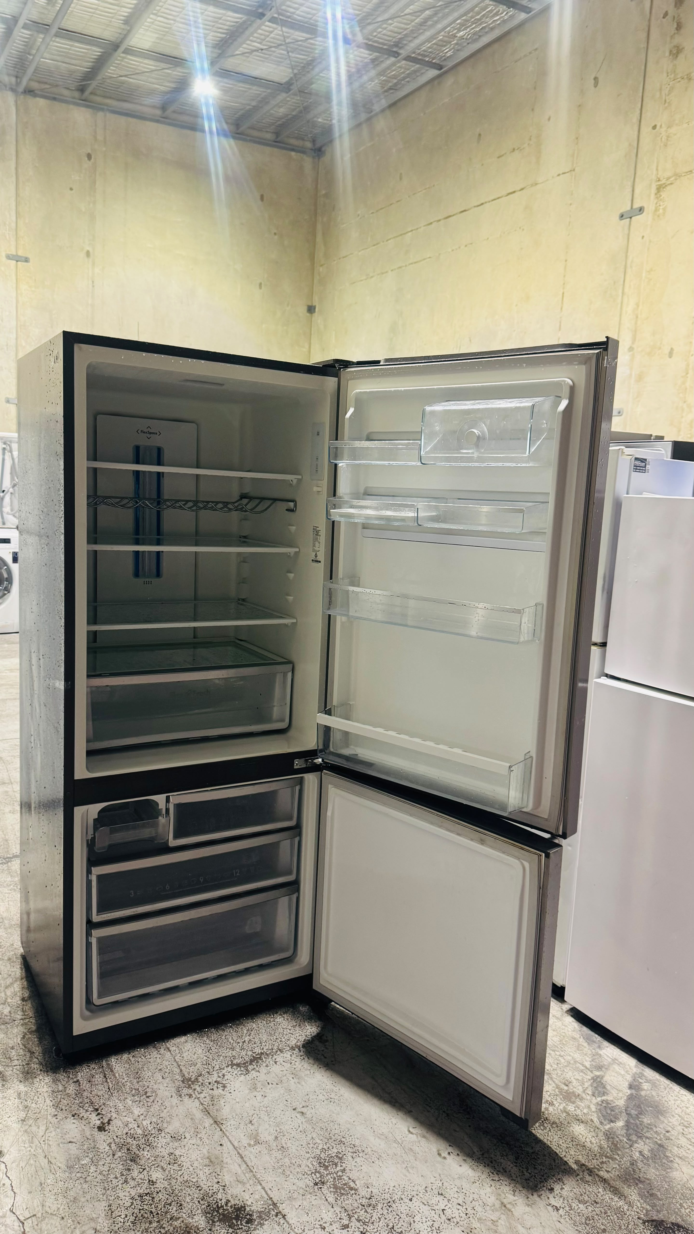 WESTING HOUSE 454 LITRES FRIDGE FREEZER