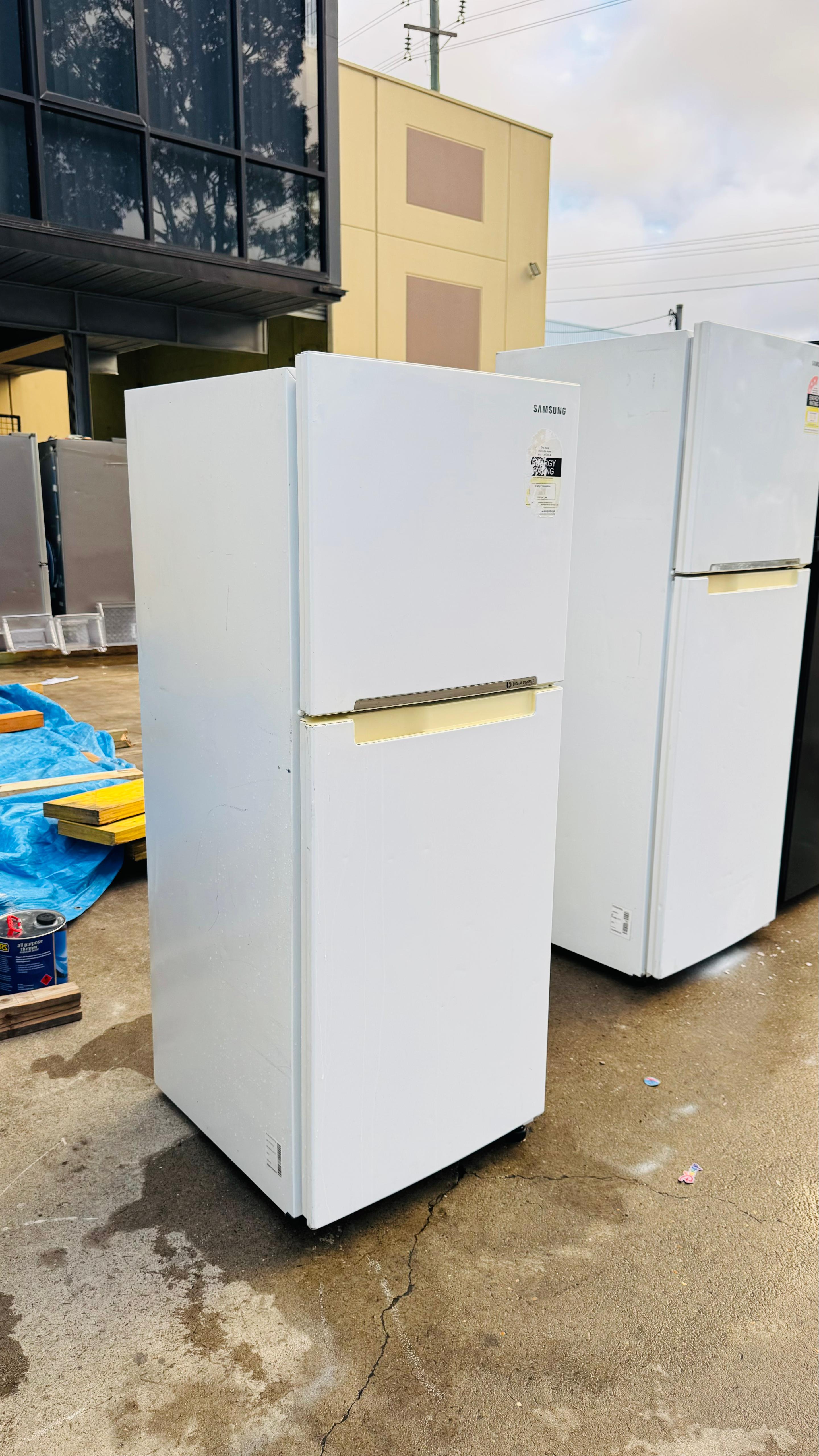 SAMSUNG 228 LITRES FRIDGE FREEZER