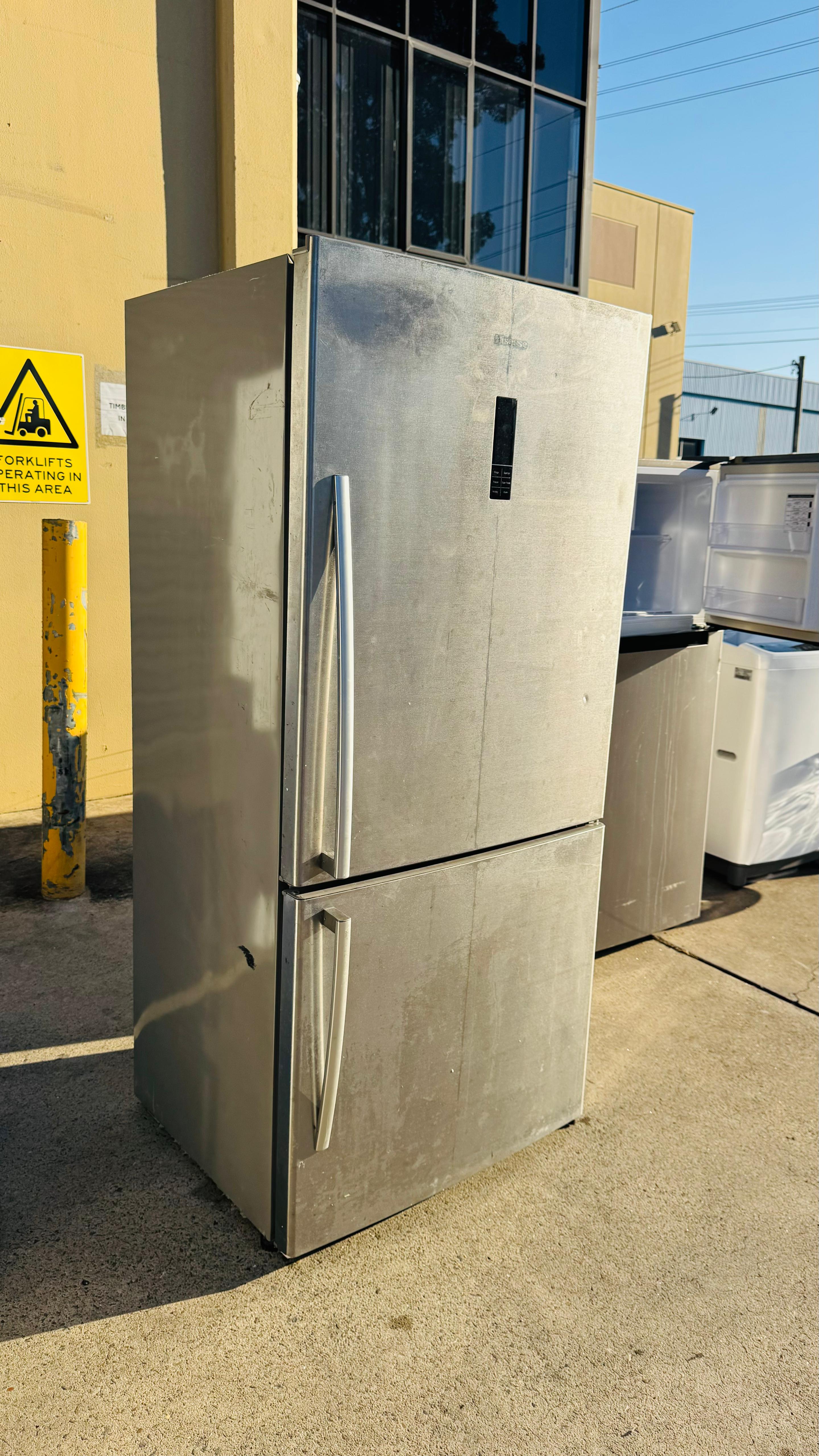 HISENSE 520 LITRES FRIDGE FREEZER