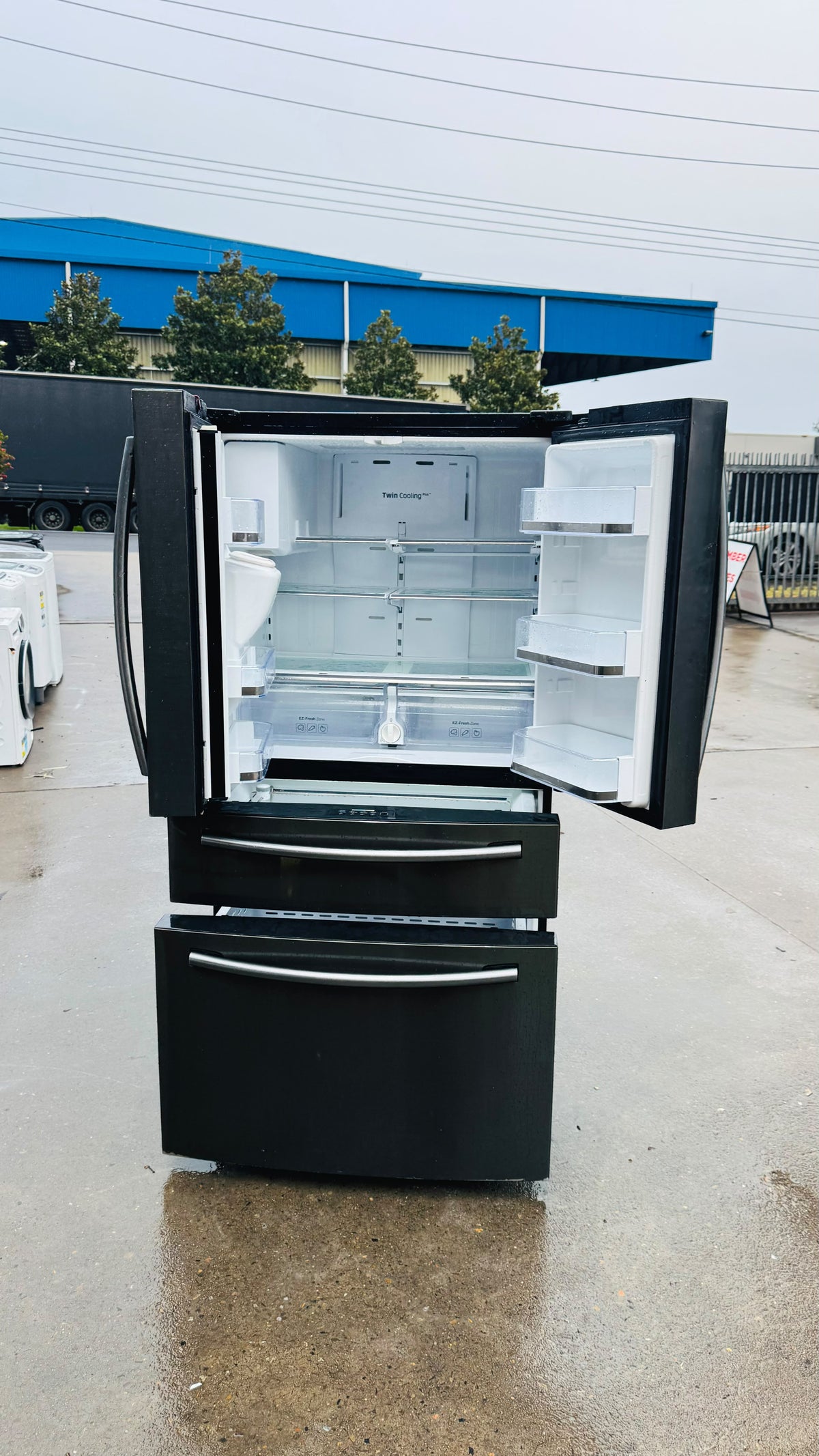 SAMSUNG FRENCH DOOR 680 LITRES FRIDGE FREEZER