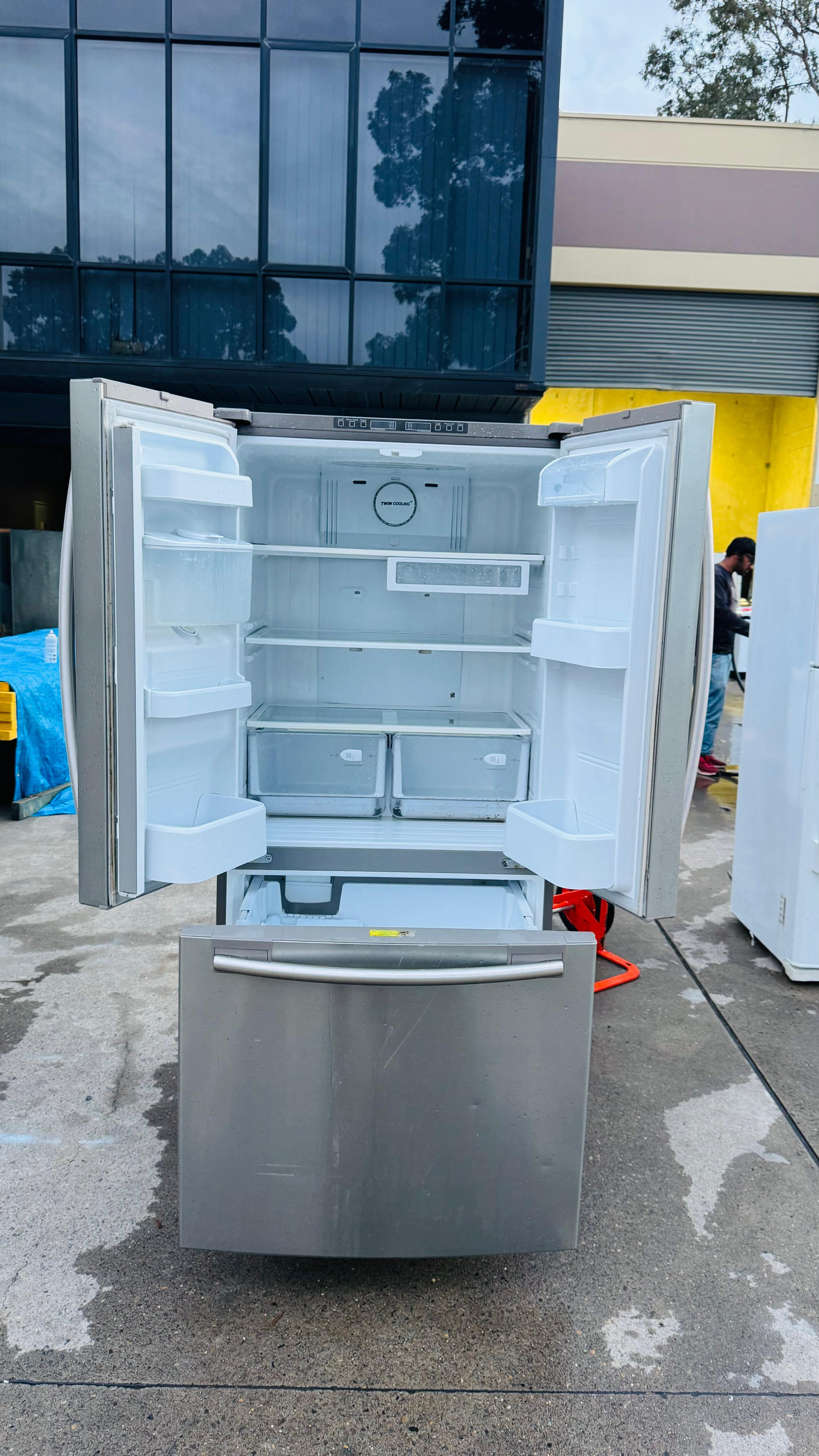 SAMSUNG 579 LITRES FRENCH DOOR FRIDGE FREEZER