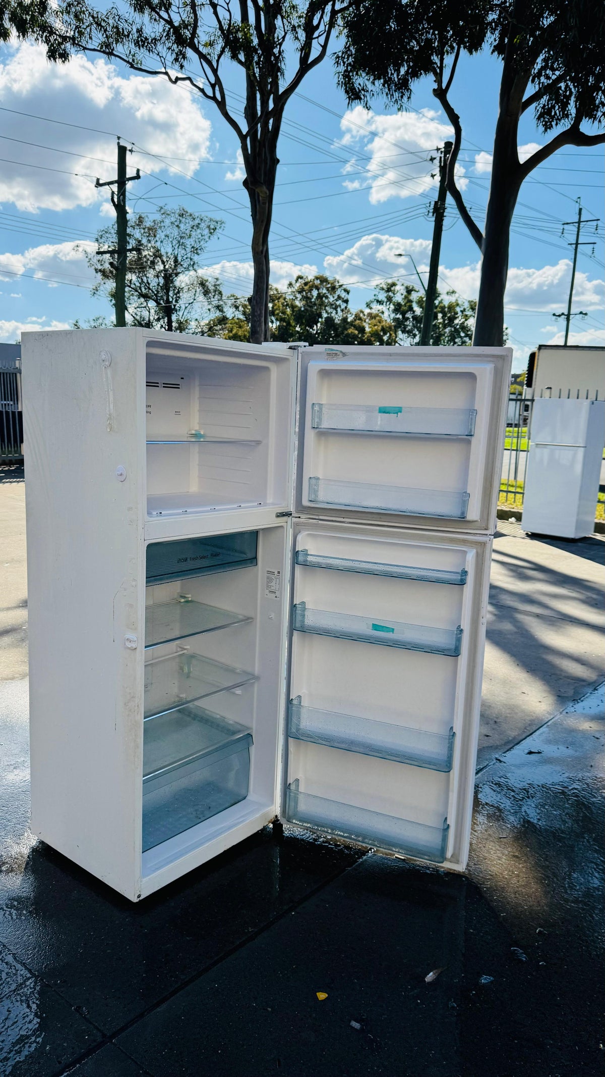 HITACHI 443 LITRES FRIDGE FREEZER