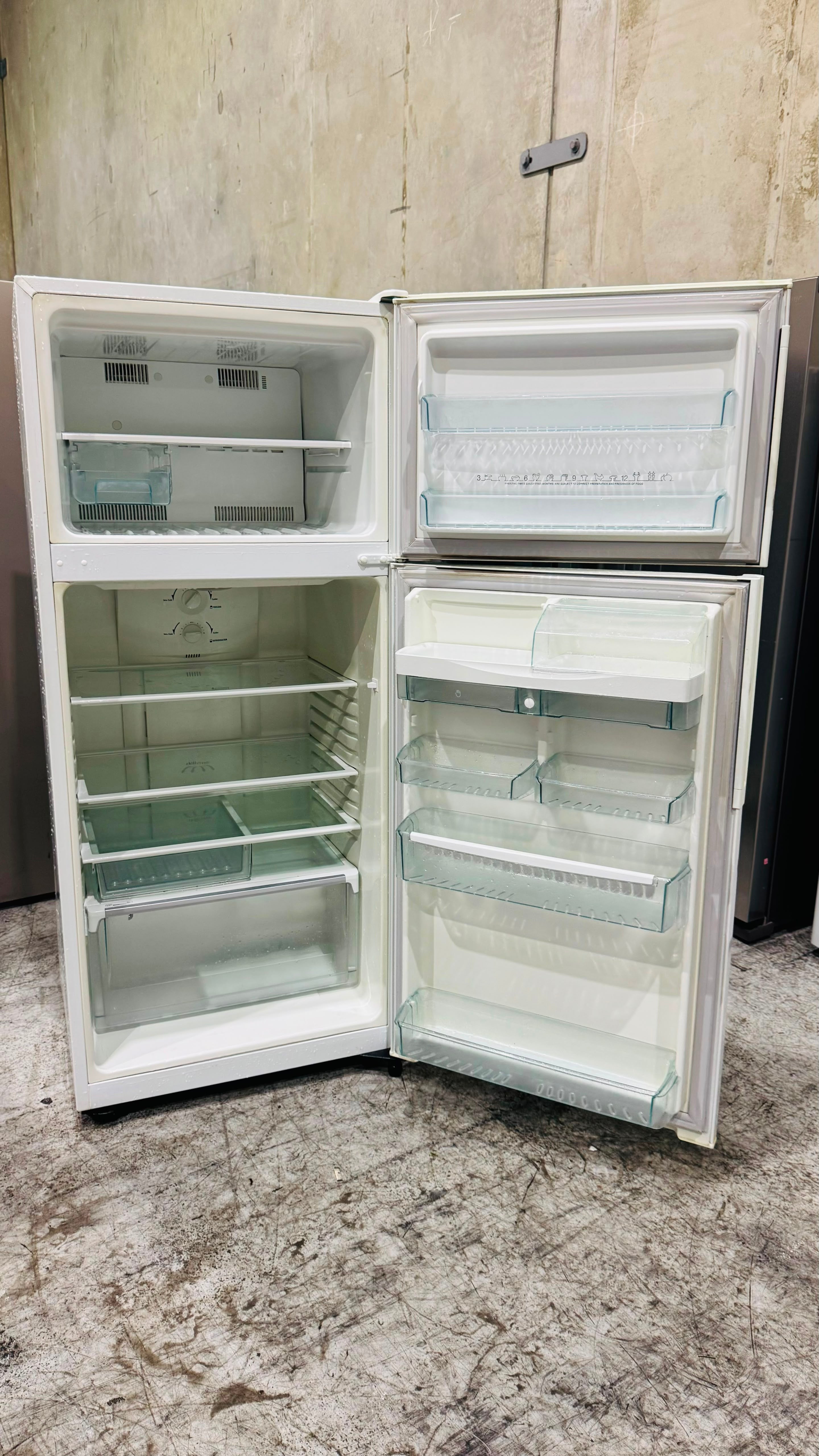 WESTINGHOUSE 420 LITRES FRIDGE FREEZER