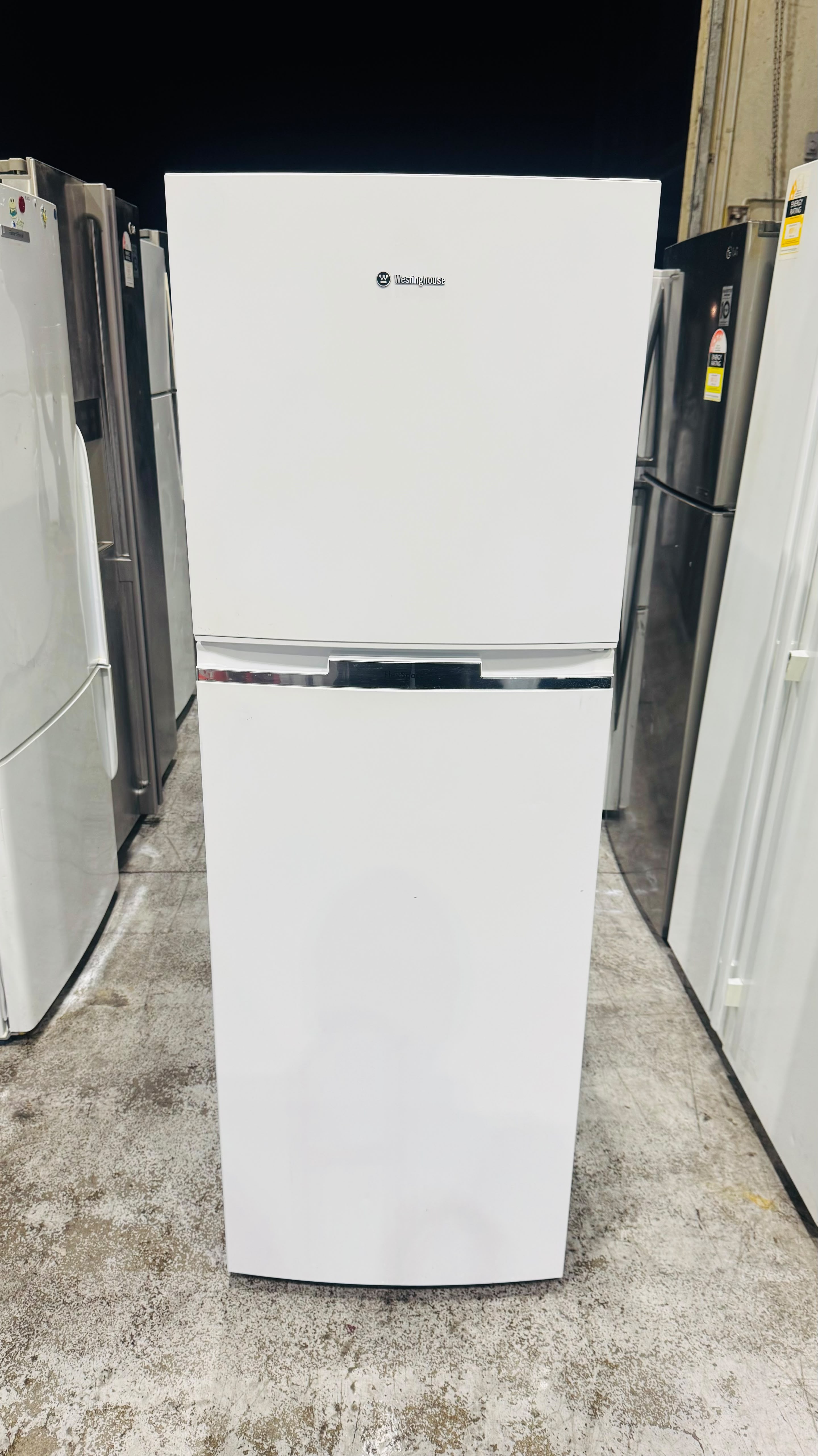 WESTINGHOUSE 276 LITRES FRIDGE FREEZER