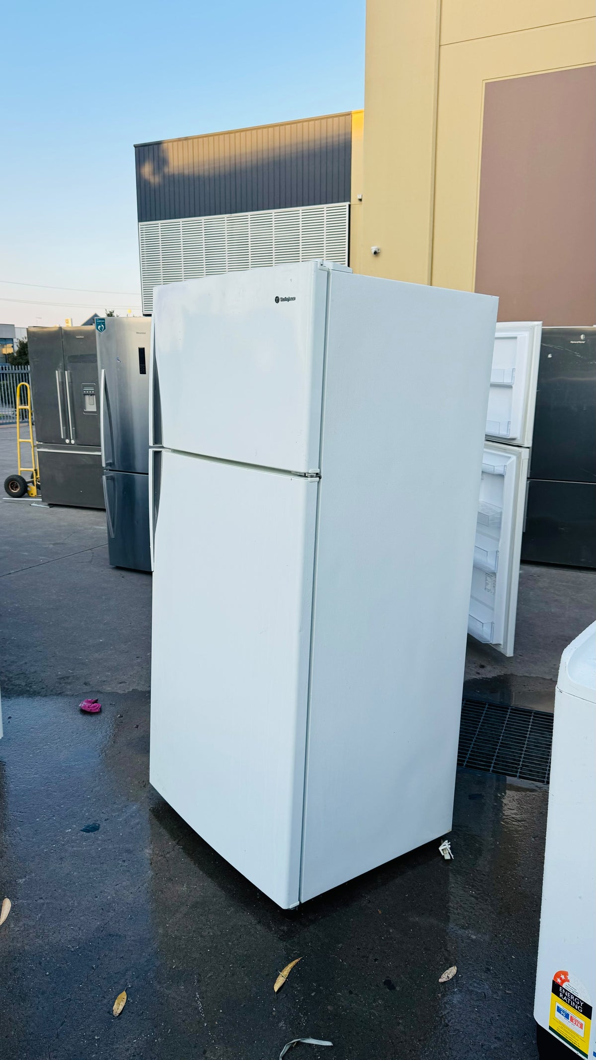 WESTINGHOUSE 520 LITRES FRIDGE FREEZER
