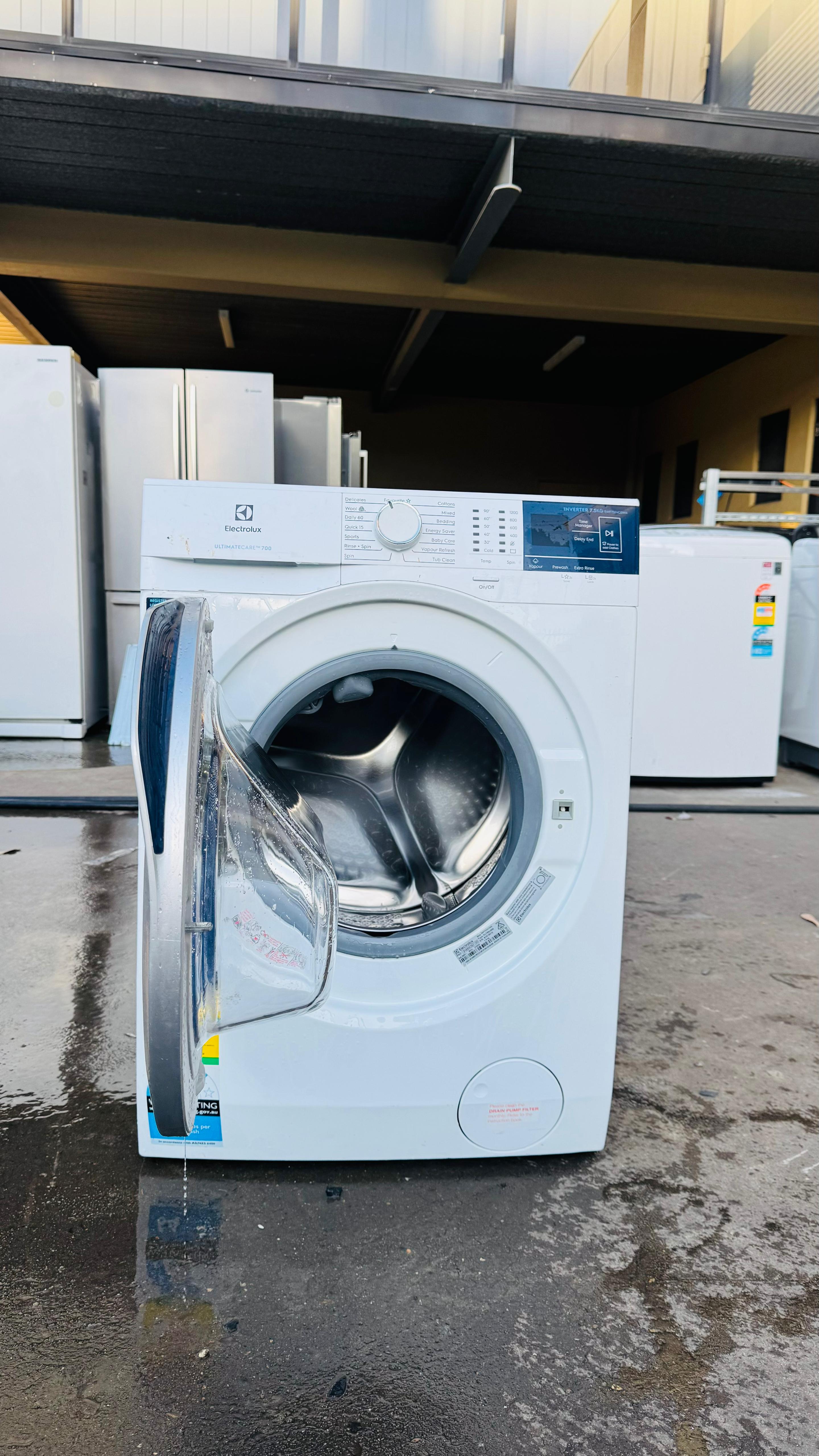 ELECTROLUX 7.5KGS FRONT LOADER WASHING MACHINE
