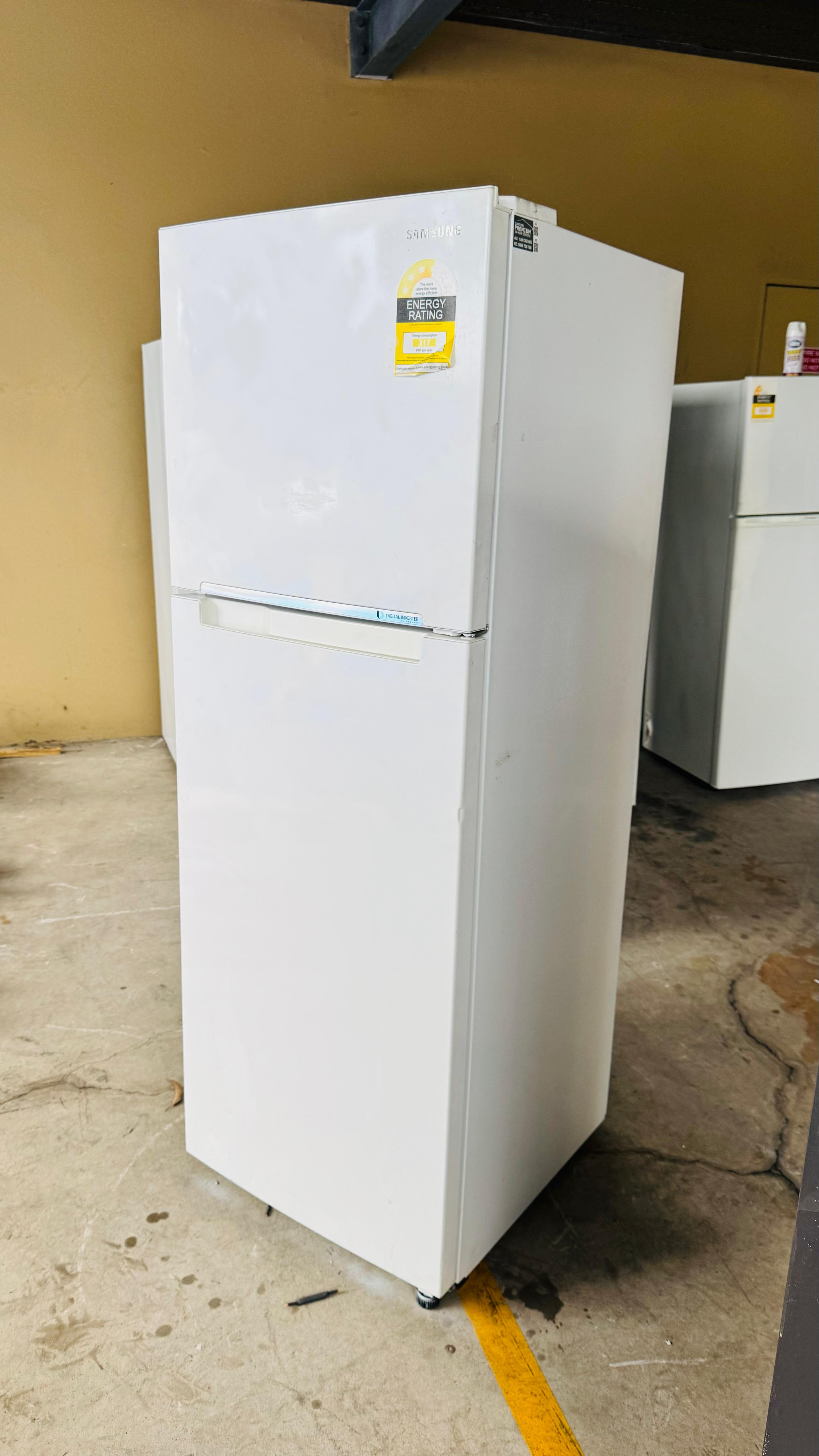 SAMSUNG 393 LITRES FRIDGE FREEZER