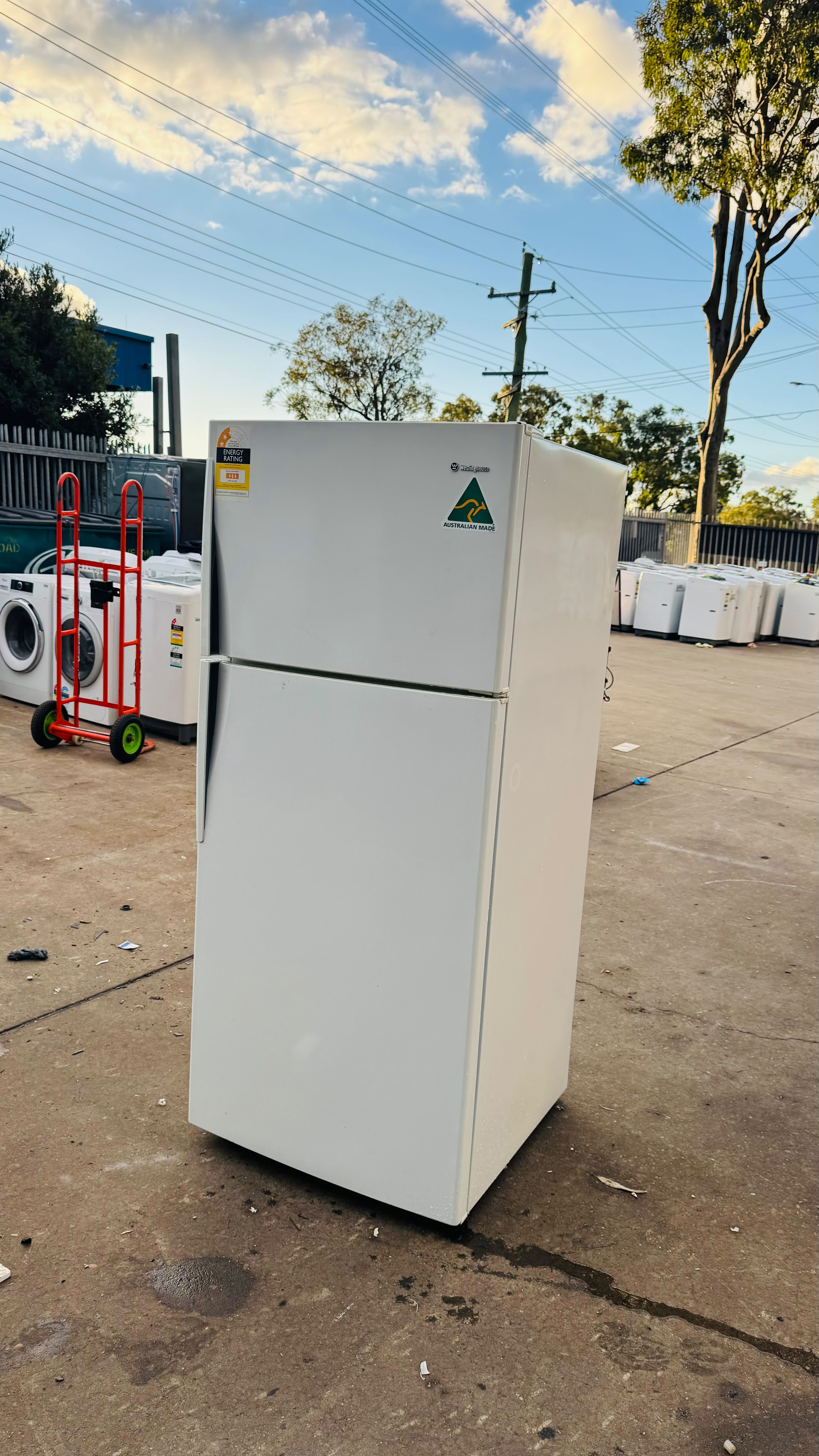 WESTINGHOUSE 420 LITRES FRIDGE FREEZER