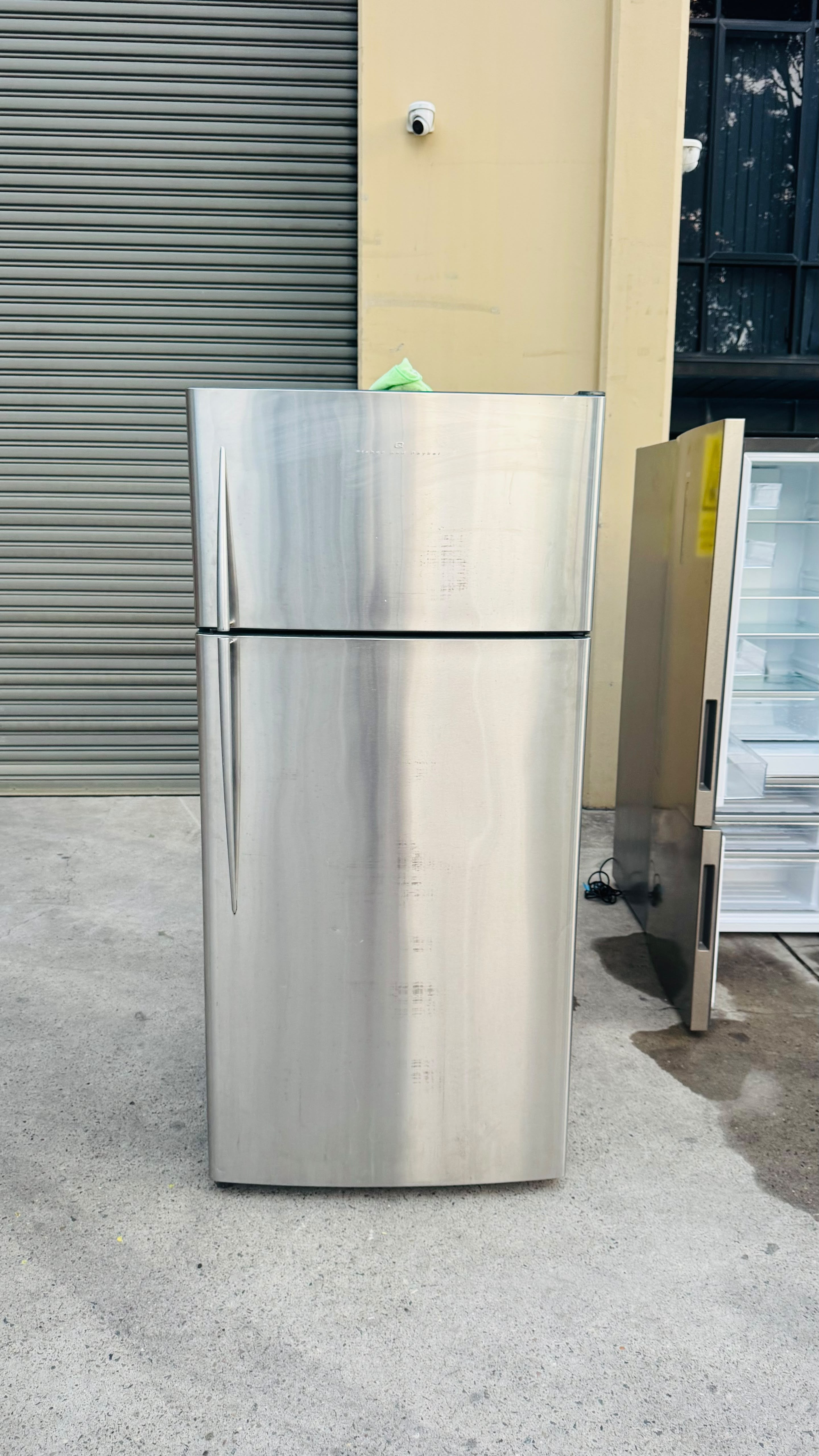 FISHER AND PAYKEL 517 LITRES FRIDGE FREEZER