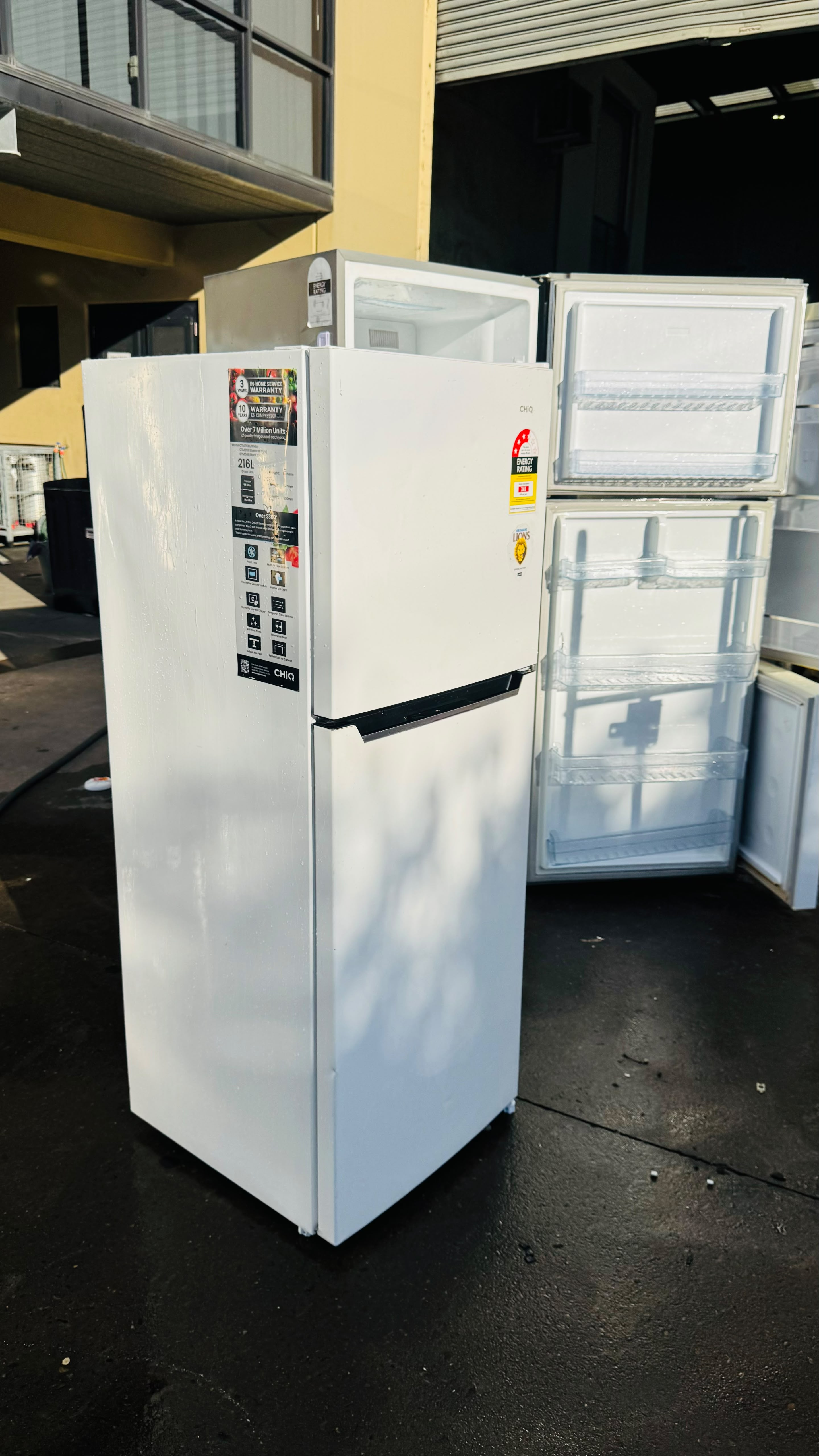 CHIQ 216 LITRES FRIDGE FREEZER