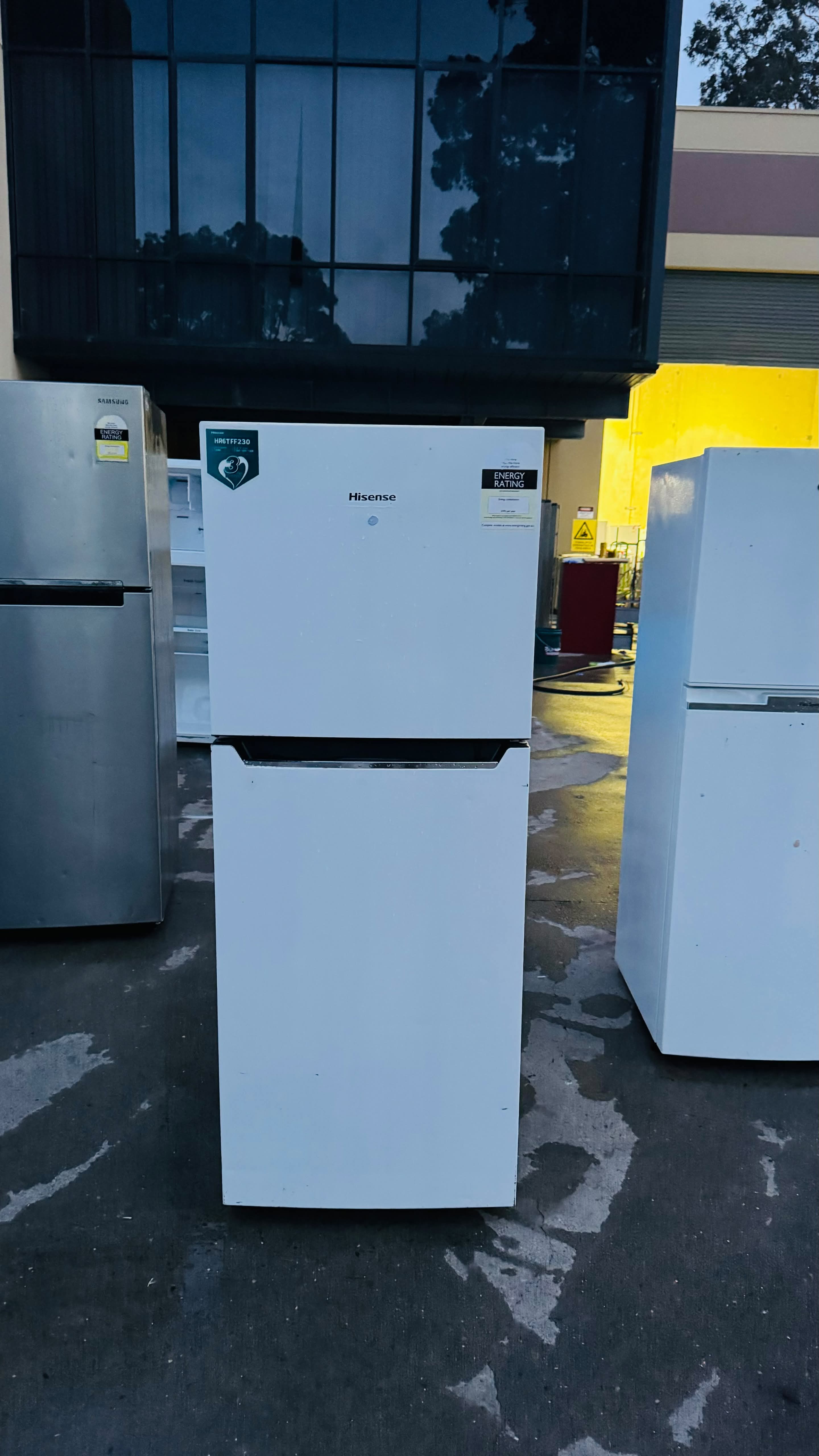 HISENSE 230 LITRES FRIDGE FREEZER