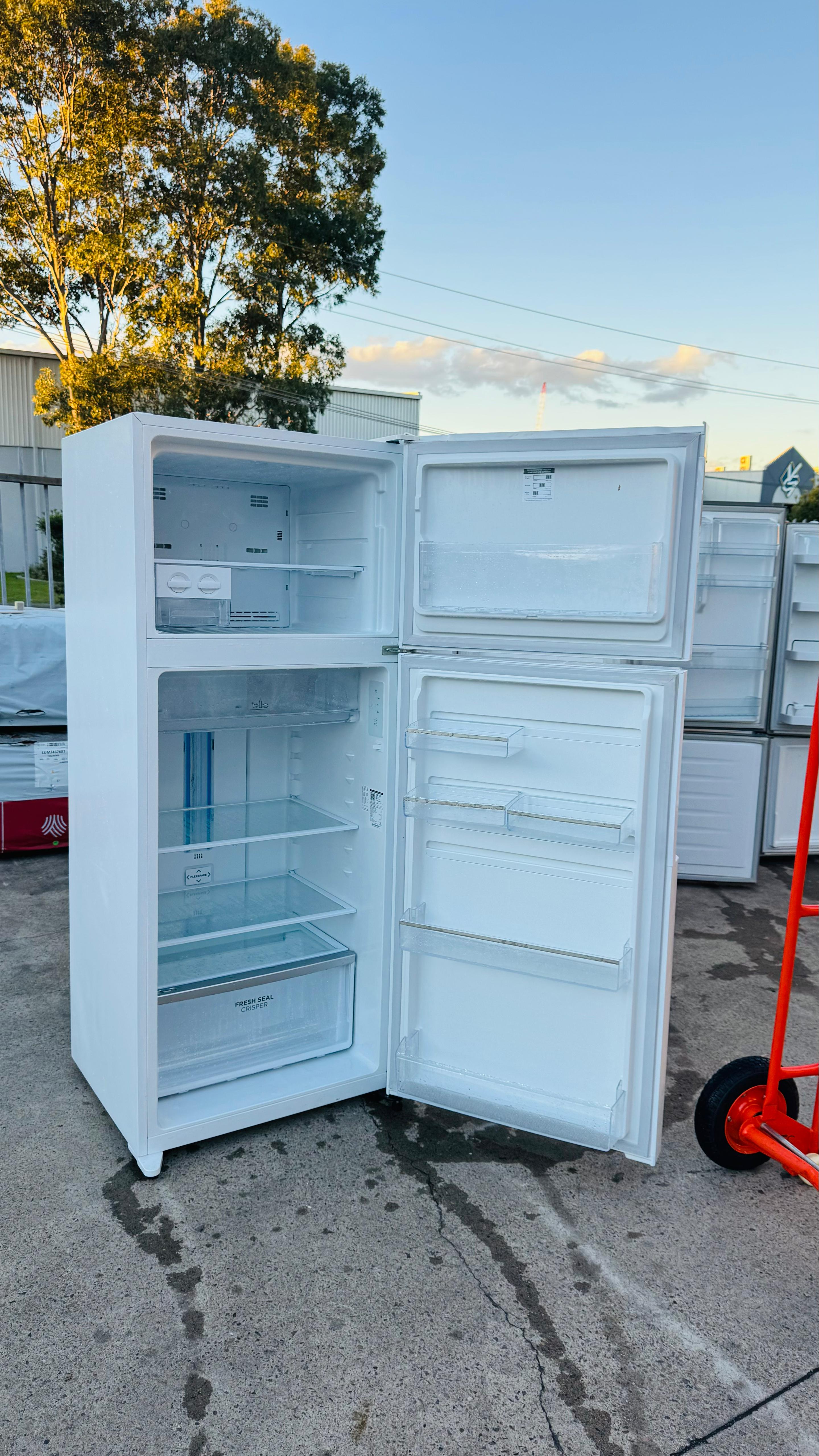 WESTINGHOUSE 461 LITRES FRIDGE FREEZER