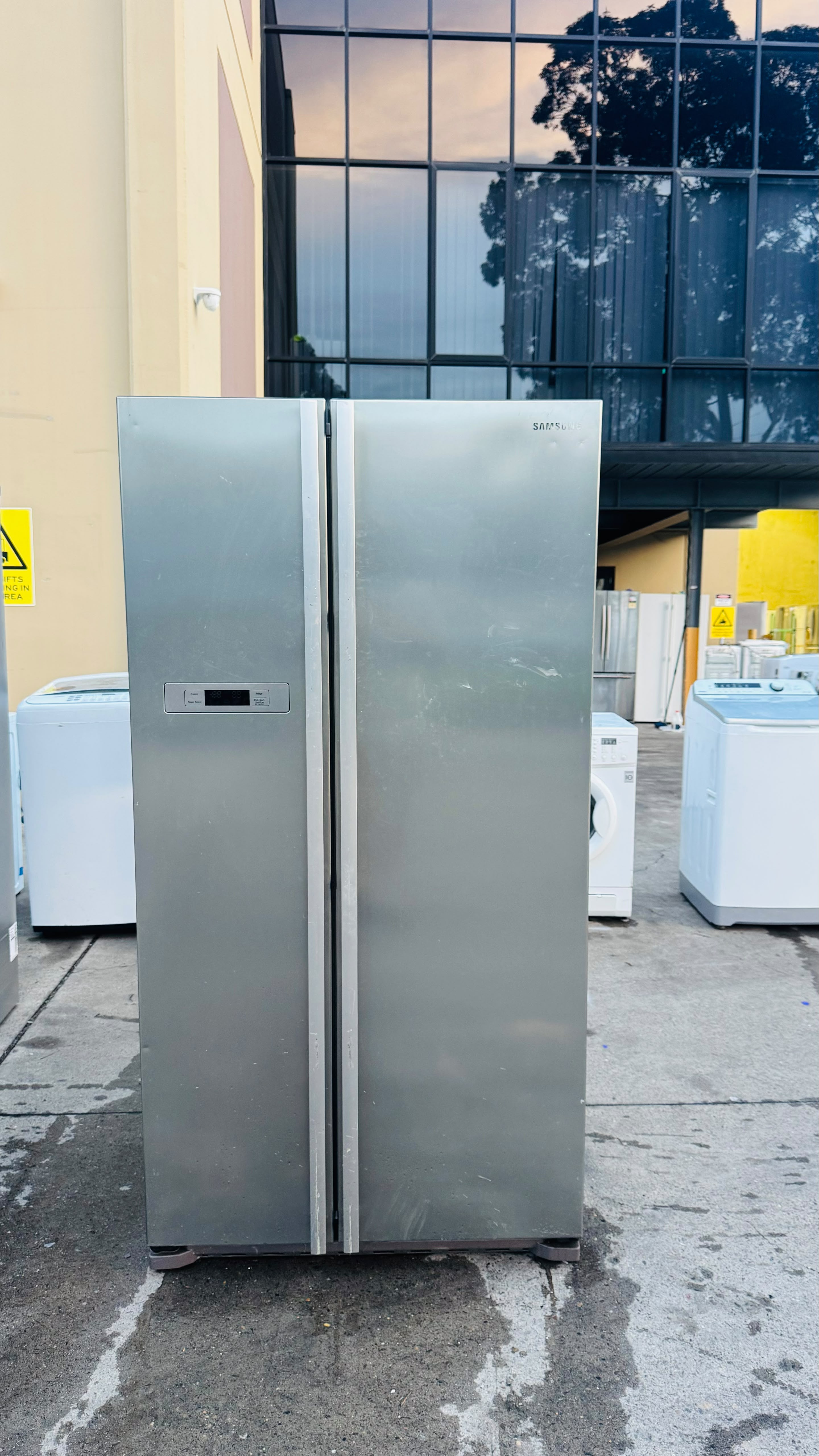 SAMSUNG 710 LITRES SIDE BY SIDE DOOR FRIDGE FREEZER