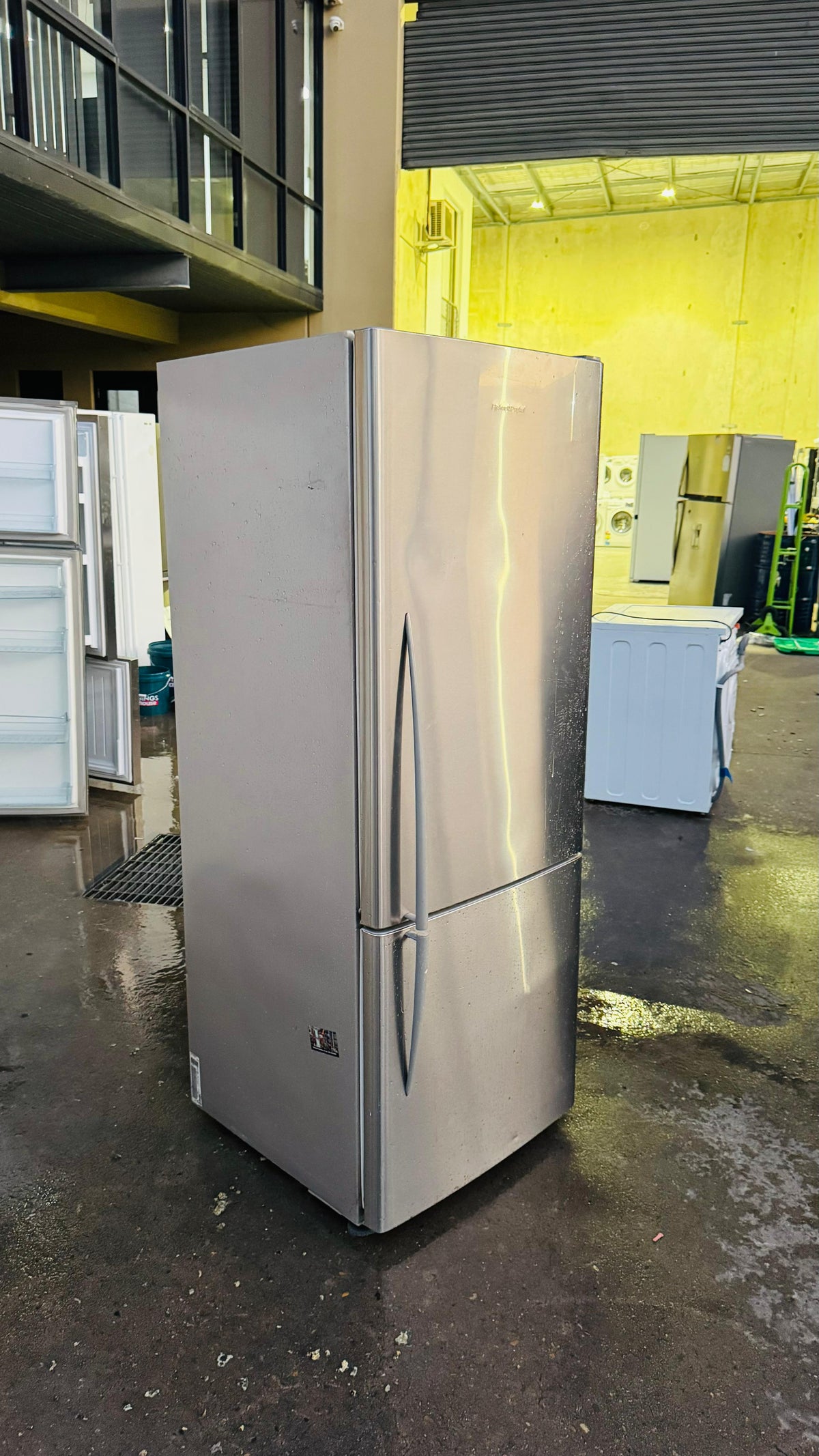 FISHER AND PAYKEL 403 LITRES FRIDGE FREEZER