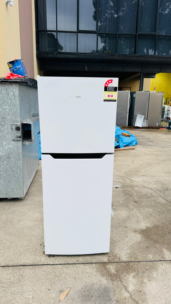 TCL 221 LITRES FRIDGE FREEZER