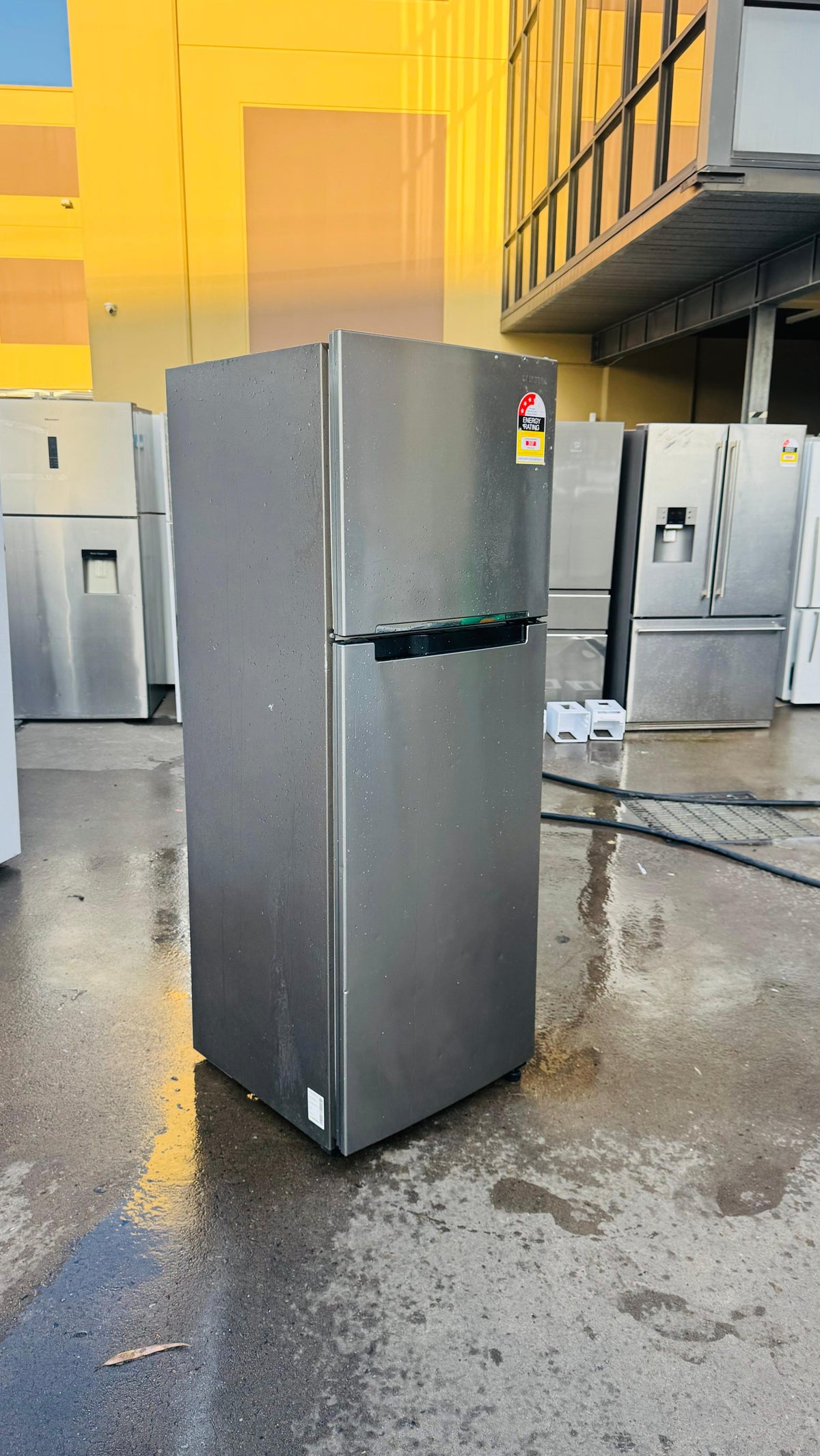 SAMSUNG 341 LITRES FRIDGE FREEZER