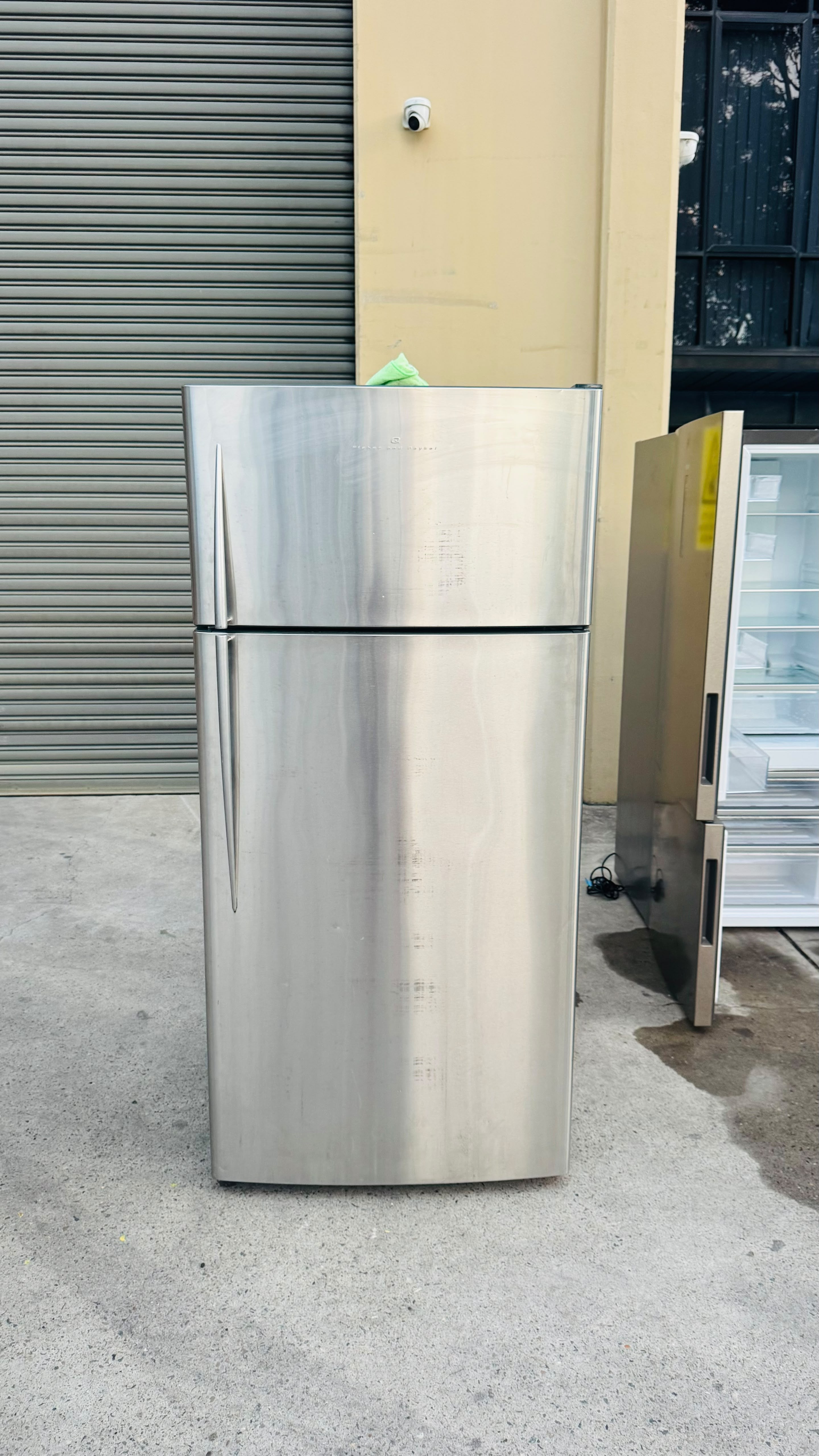 FISHER AND PAYKEL 517 LITRES FRIDGE FREEZER