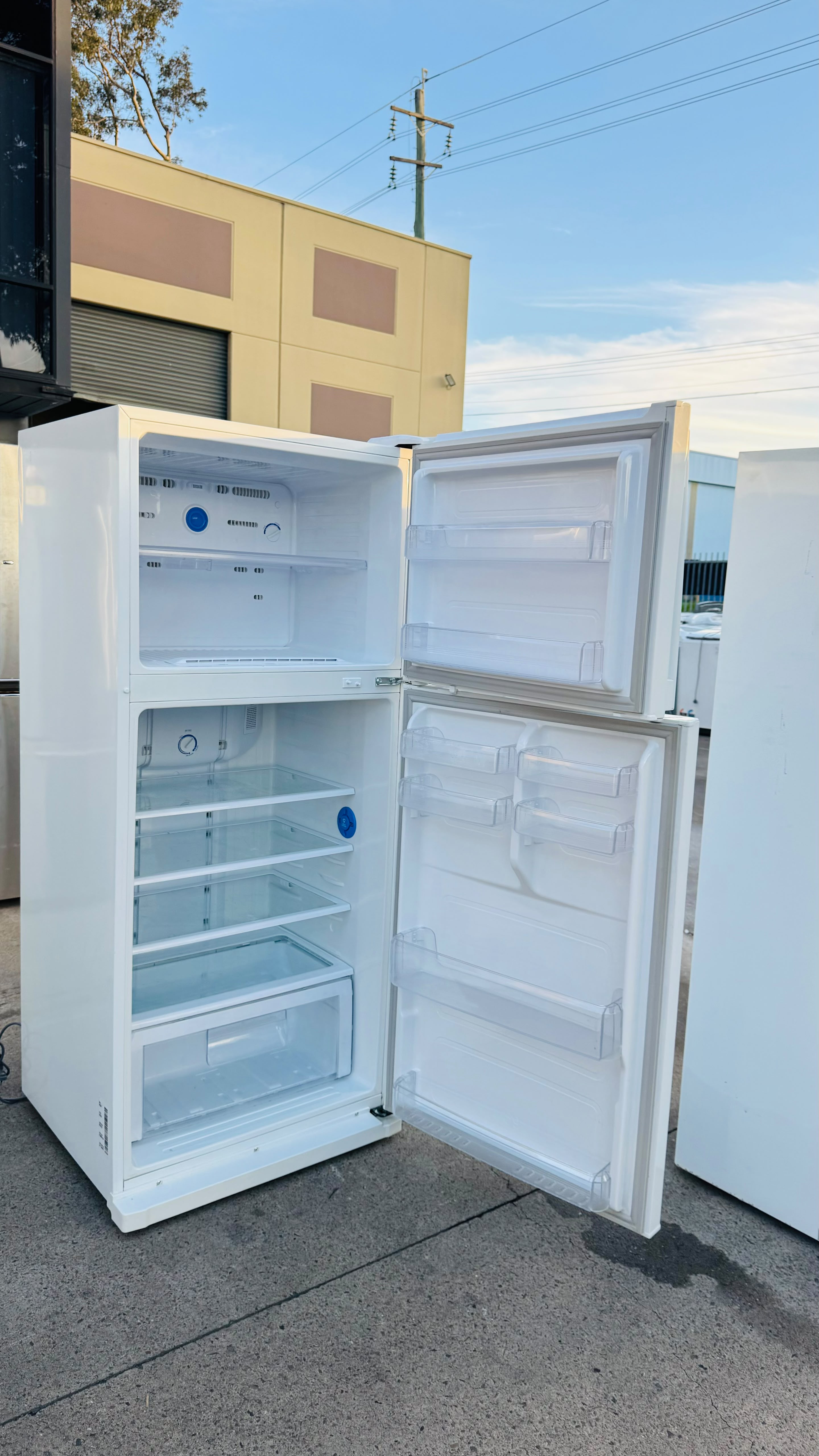 SAMSUNG 341 LITRES FRIDGE FREEZER