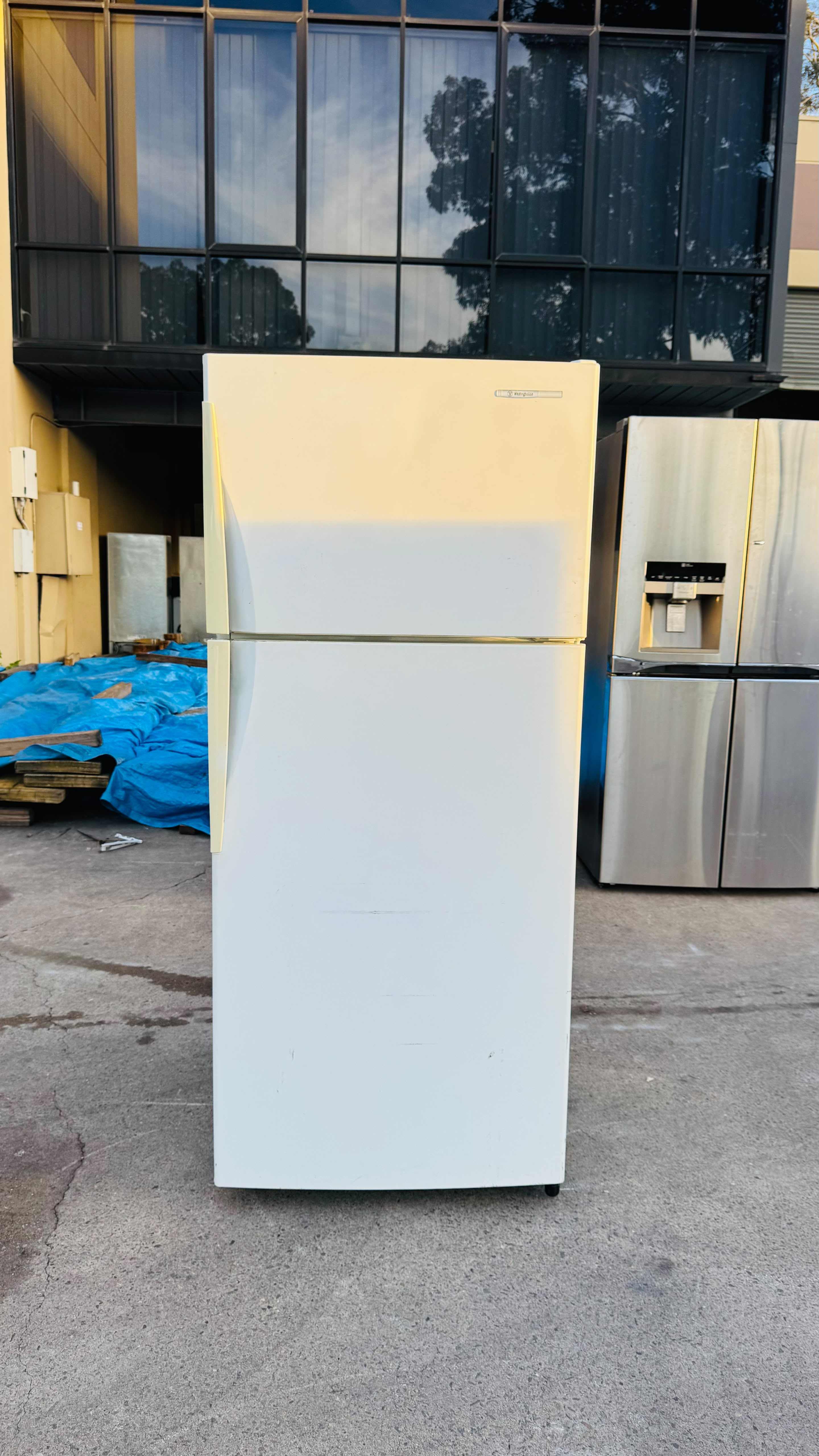 WESTINGHOUSE 420 LITRES FRIDGE FREEZER