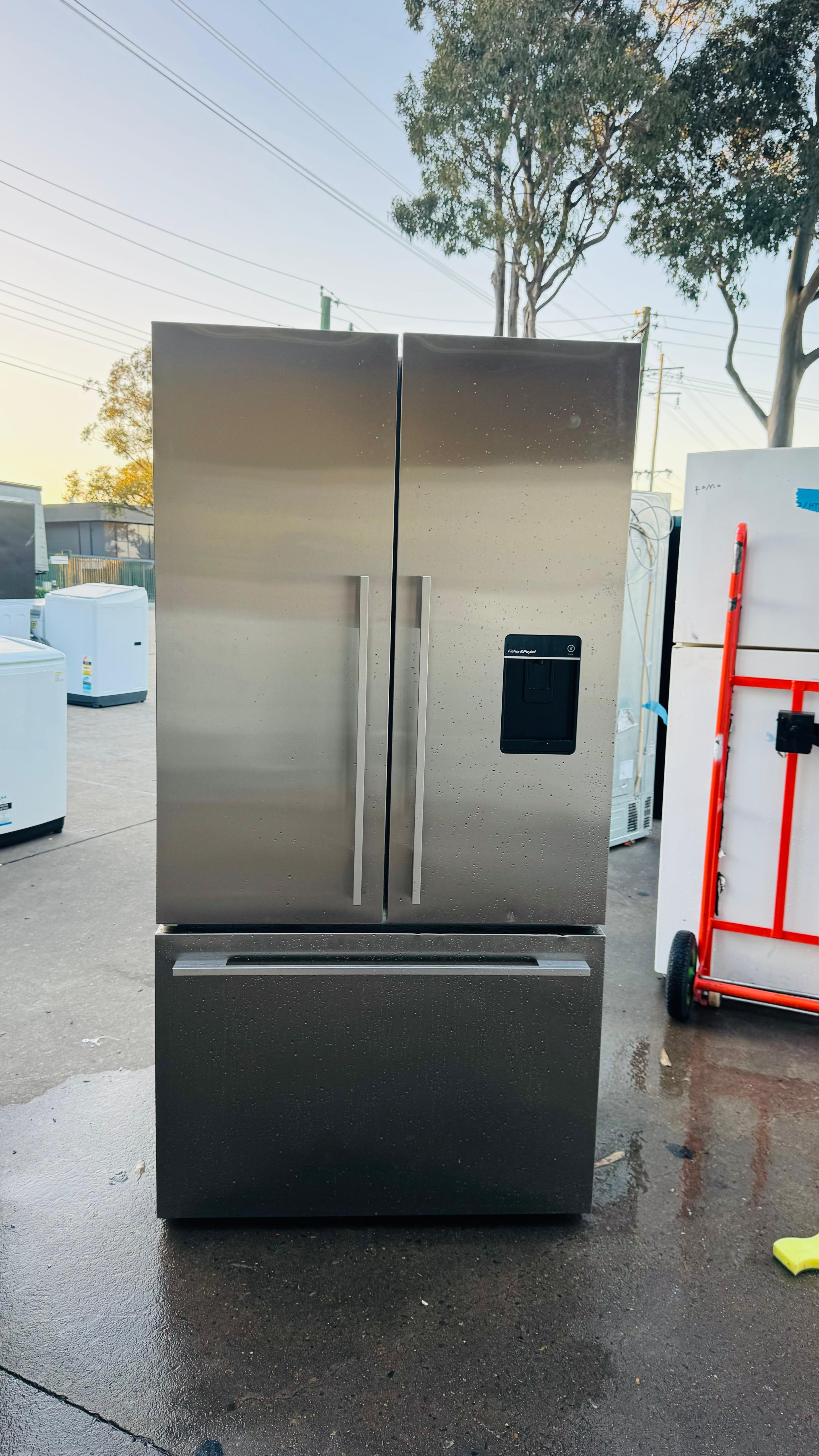 FISHER AND PAYKEL 610 LITRES FRENCH DOOR FRIDGE FREEZER