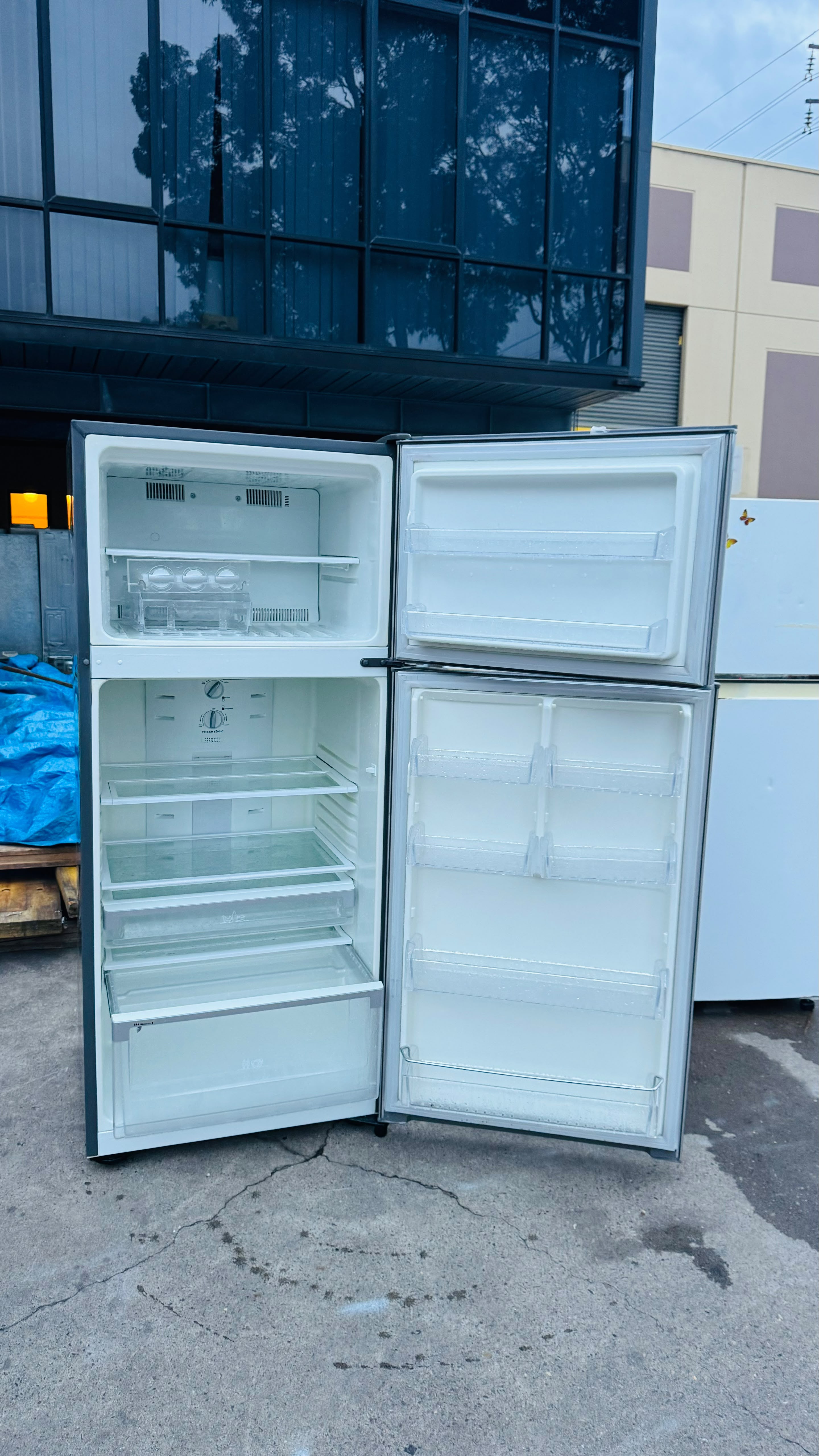 ELECTROLUX 420 LITRES FRIDGE FREEZER