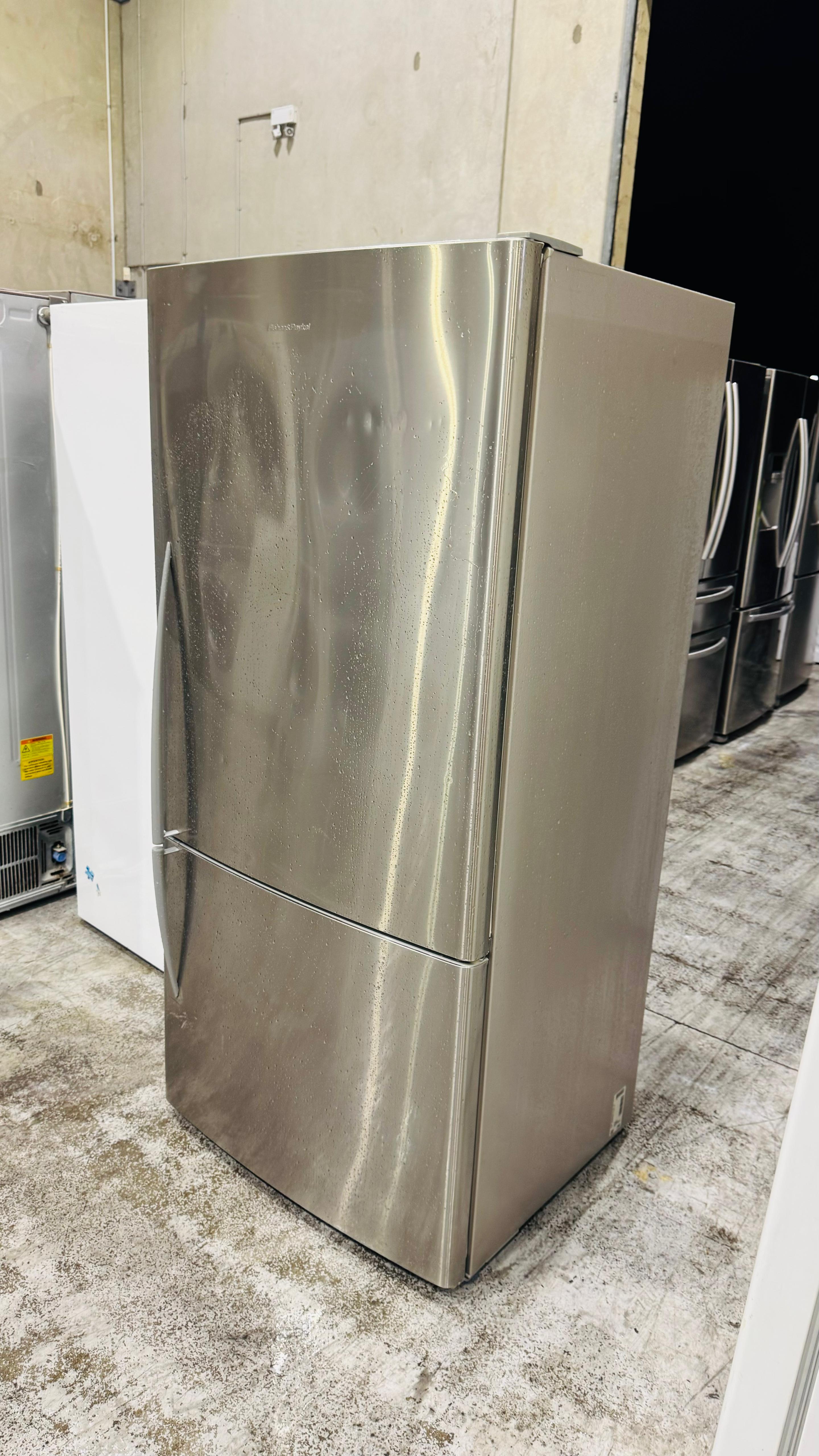 FISHER AND PAYKEL 519 LITRES FRIDGE FREEZER