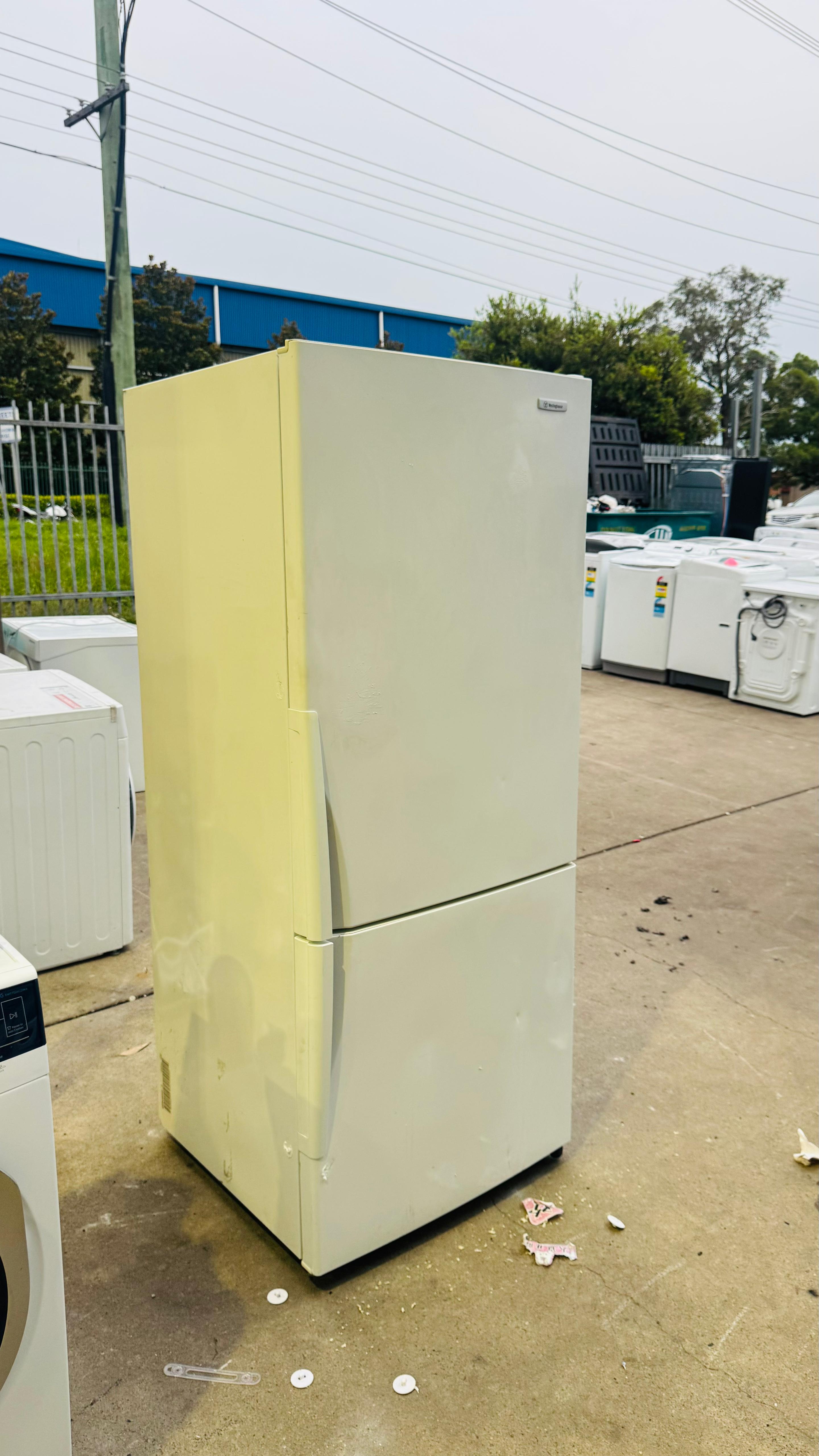 WESTINGHOUSE 430 LITRES FRIDGE FREEZER