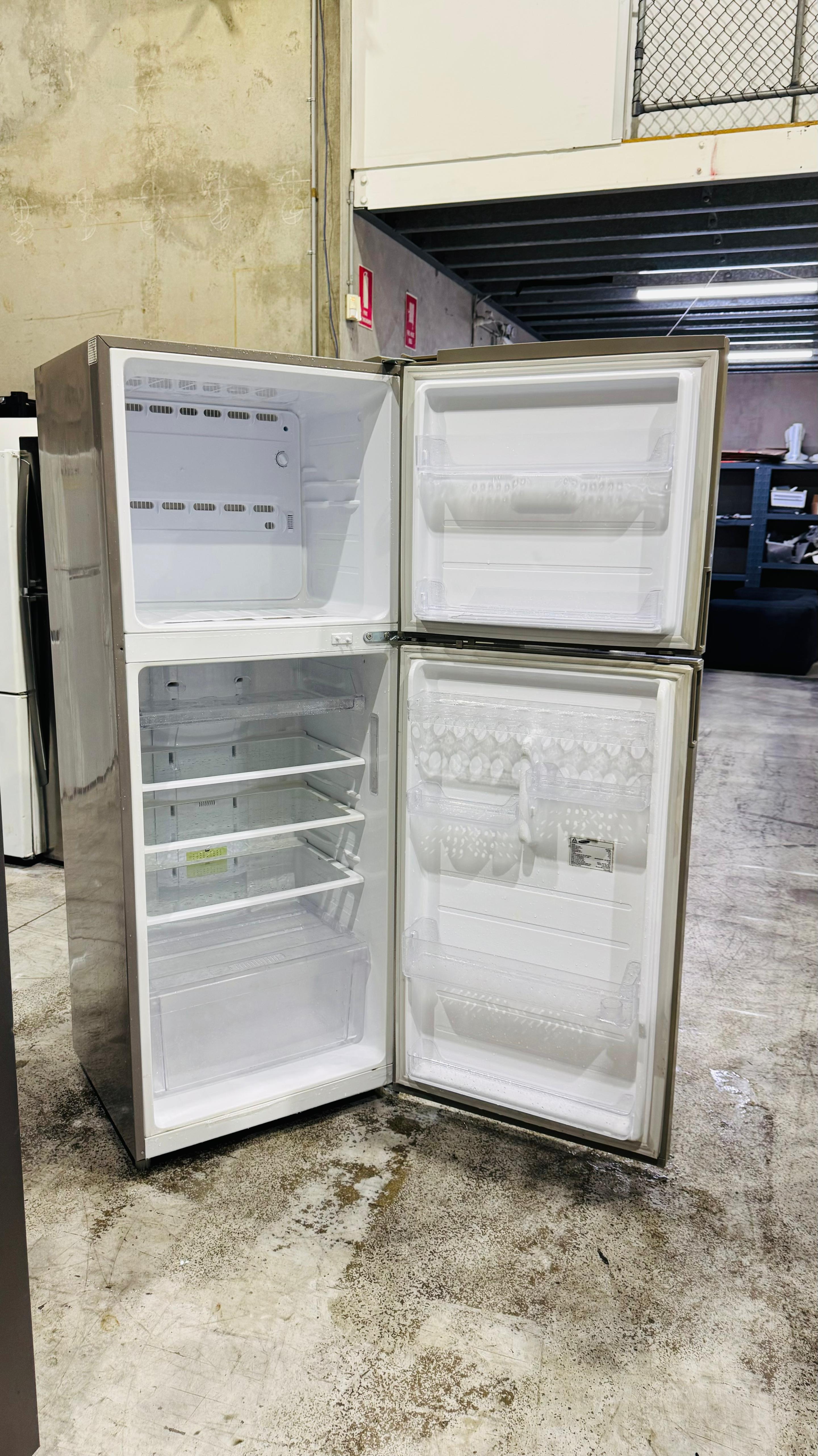 SAMSUNG 390 LITRES FRIDGE FREEZER
