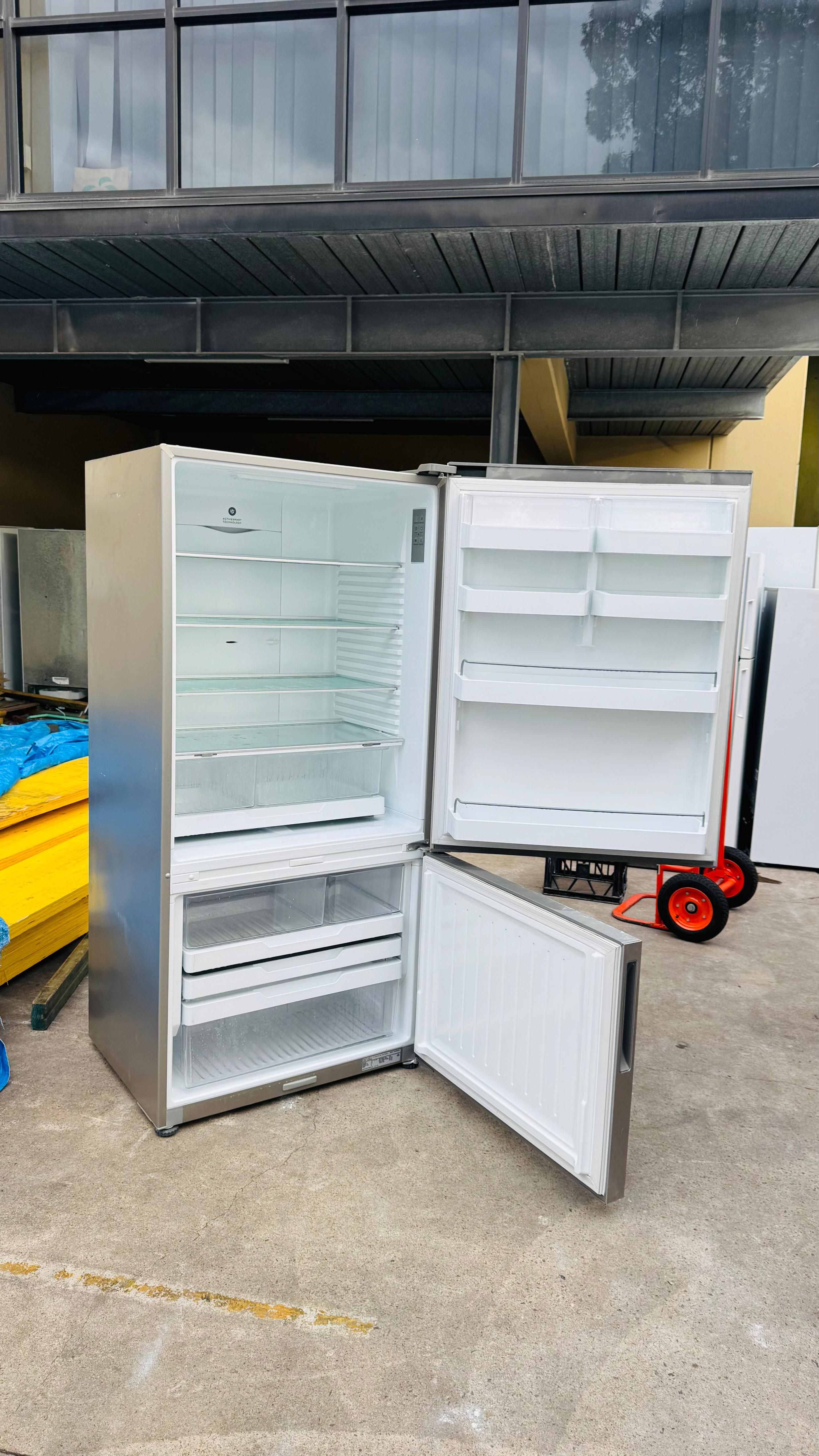 FISHER AND PAYKEL 519 LITRES FRIDGE FREEZER