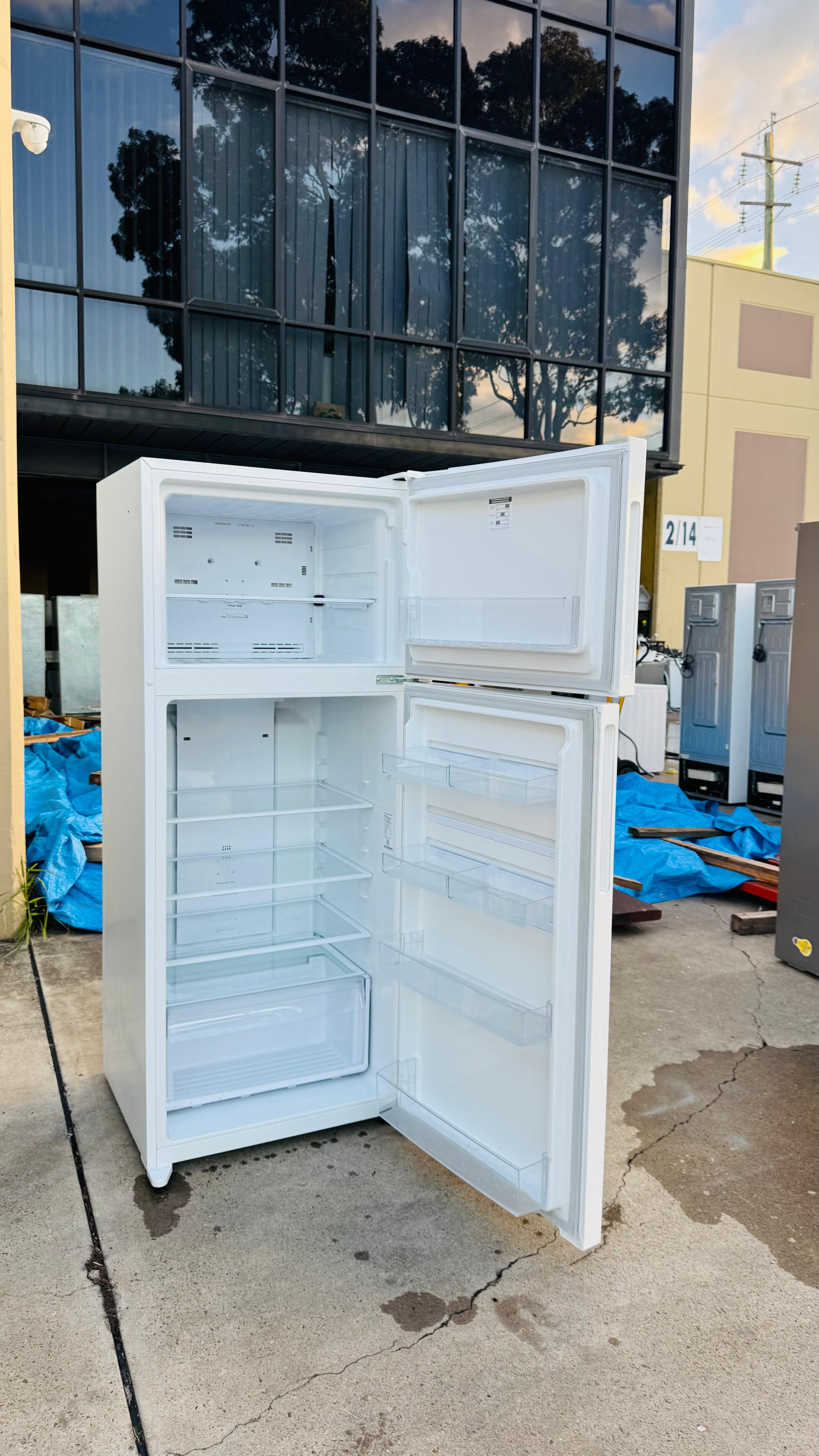KELVINATOR 461 LITRES FRIDGE FREEZER