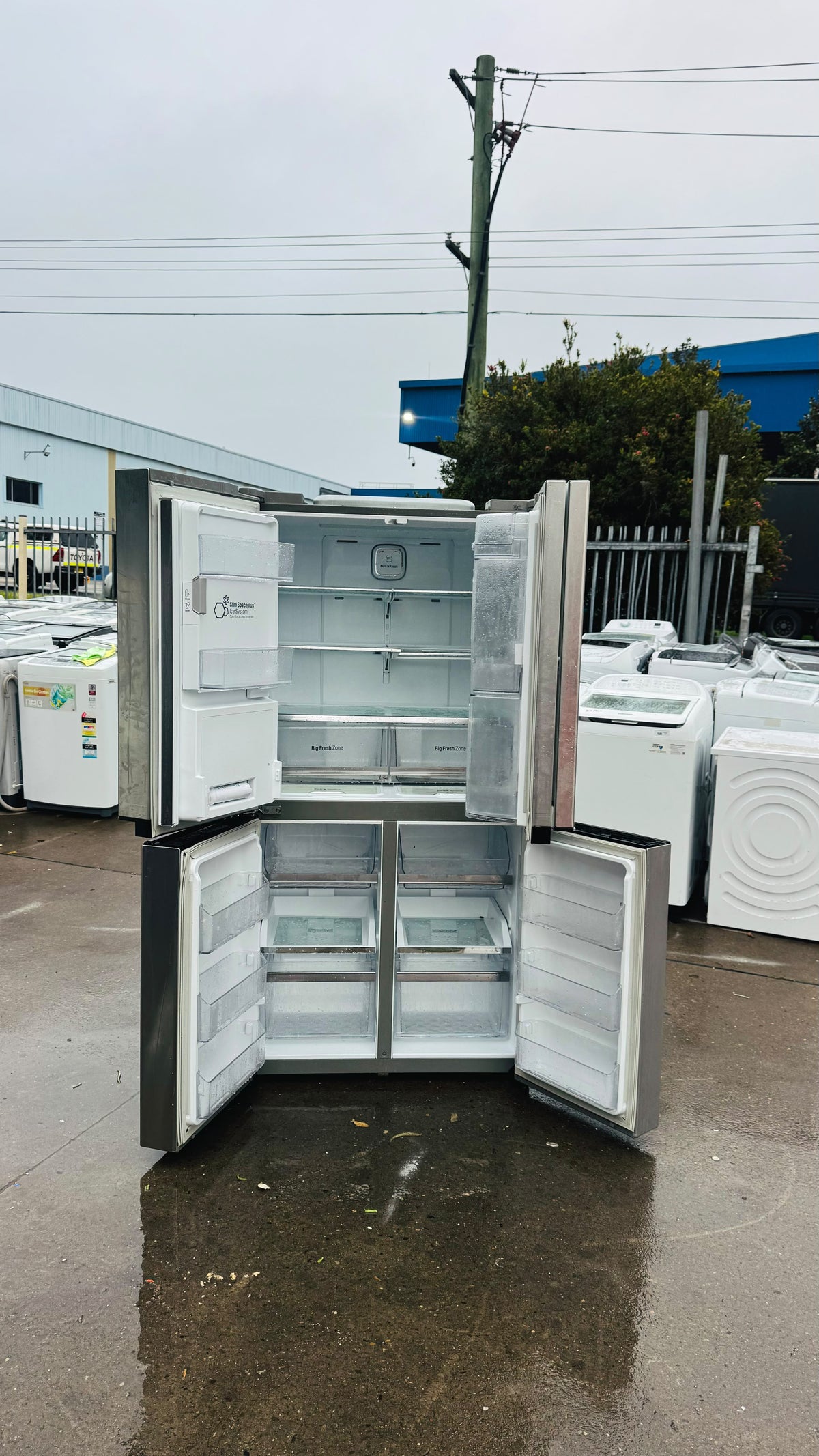 LG QUAD FRENCH DOOR 712 LITRES FRIDGE FREEZER