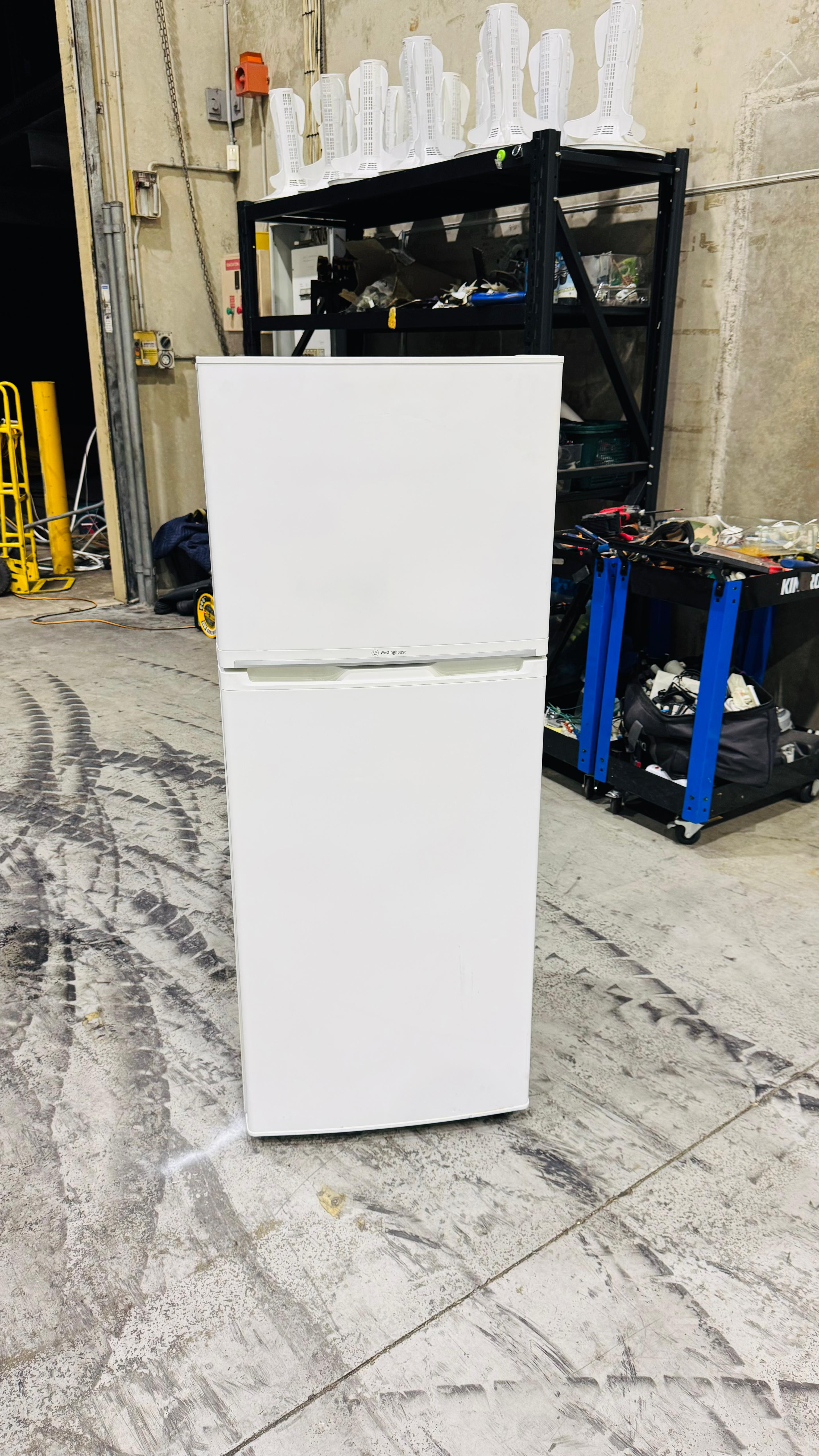 WESTINGHOUSE 230 LITRES FRIDGE FREEZER