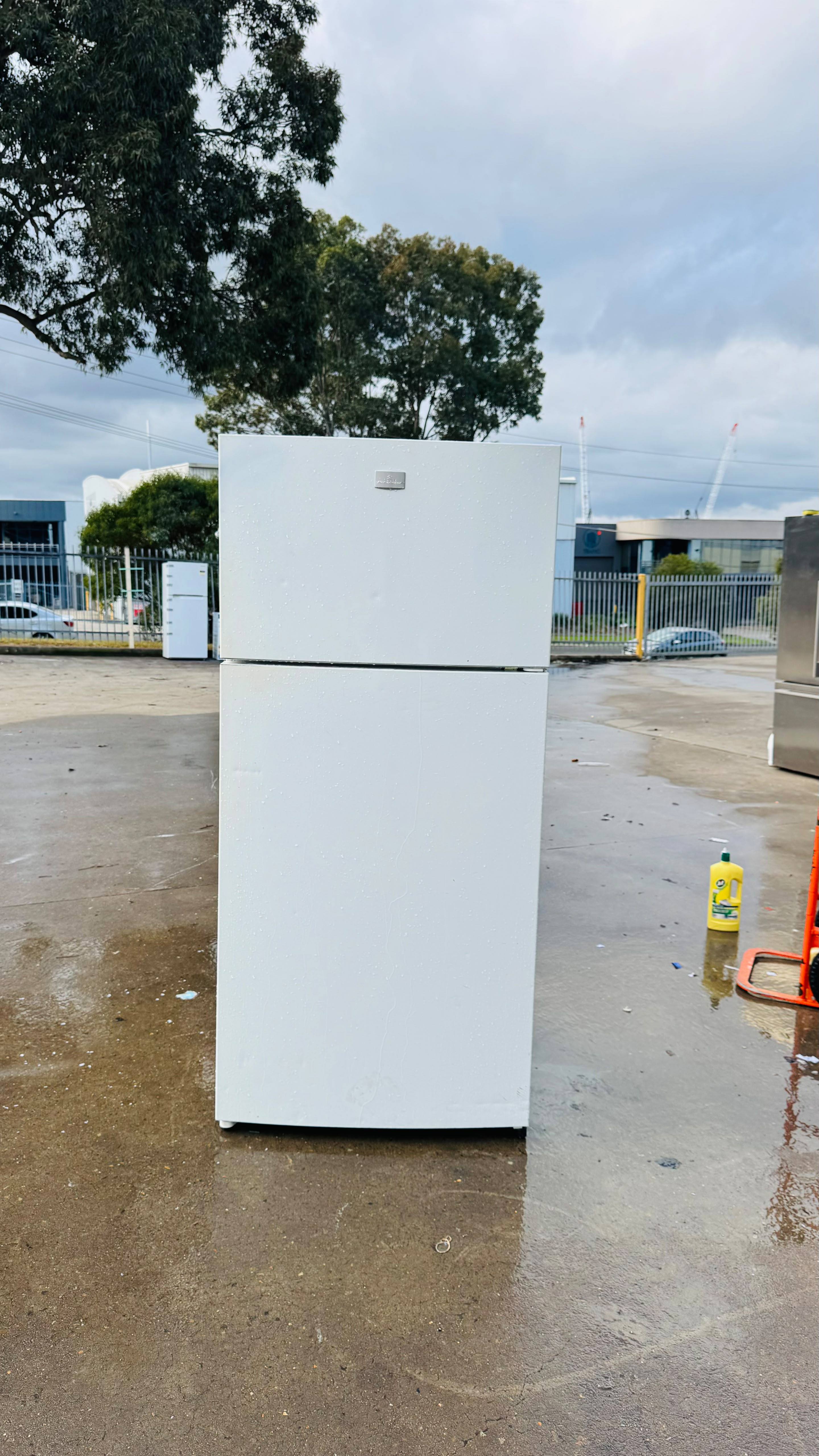 KELVINATOR 536 LITRES FRIDGE FREEZER