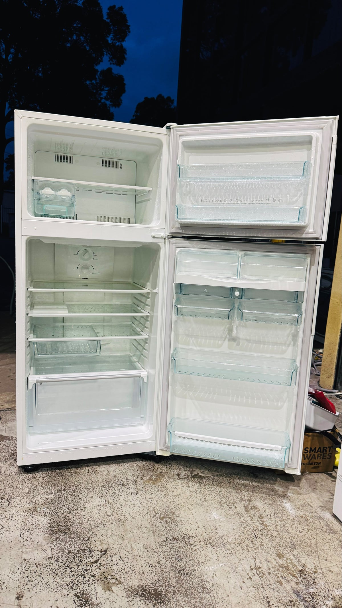 WESTINGHOUSE 420 LITRES FRIDGE FREEZER