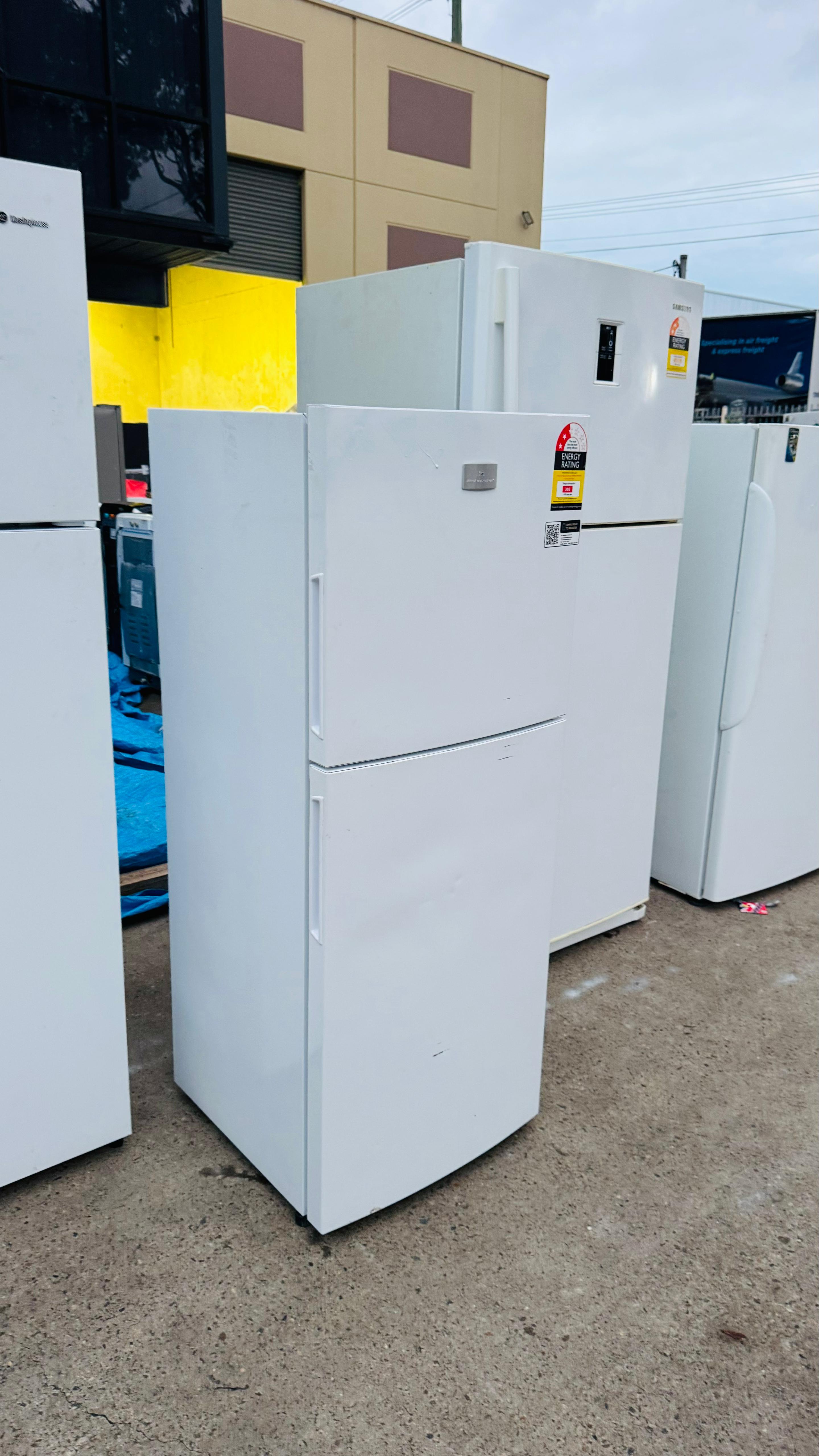 KELVINATOR 231 LITRES FRIDGE FREEZER