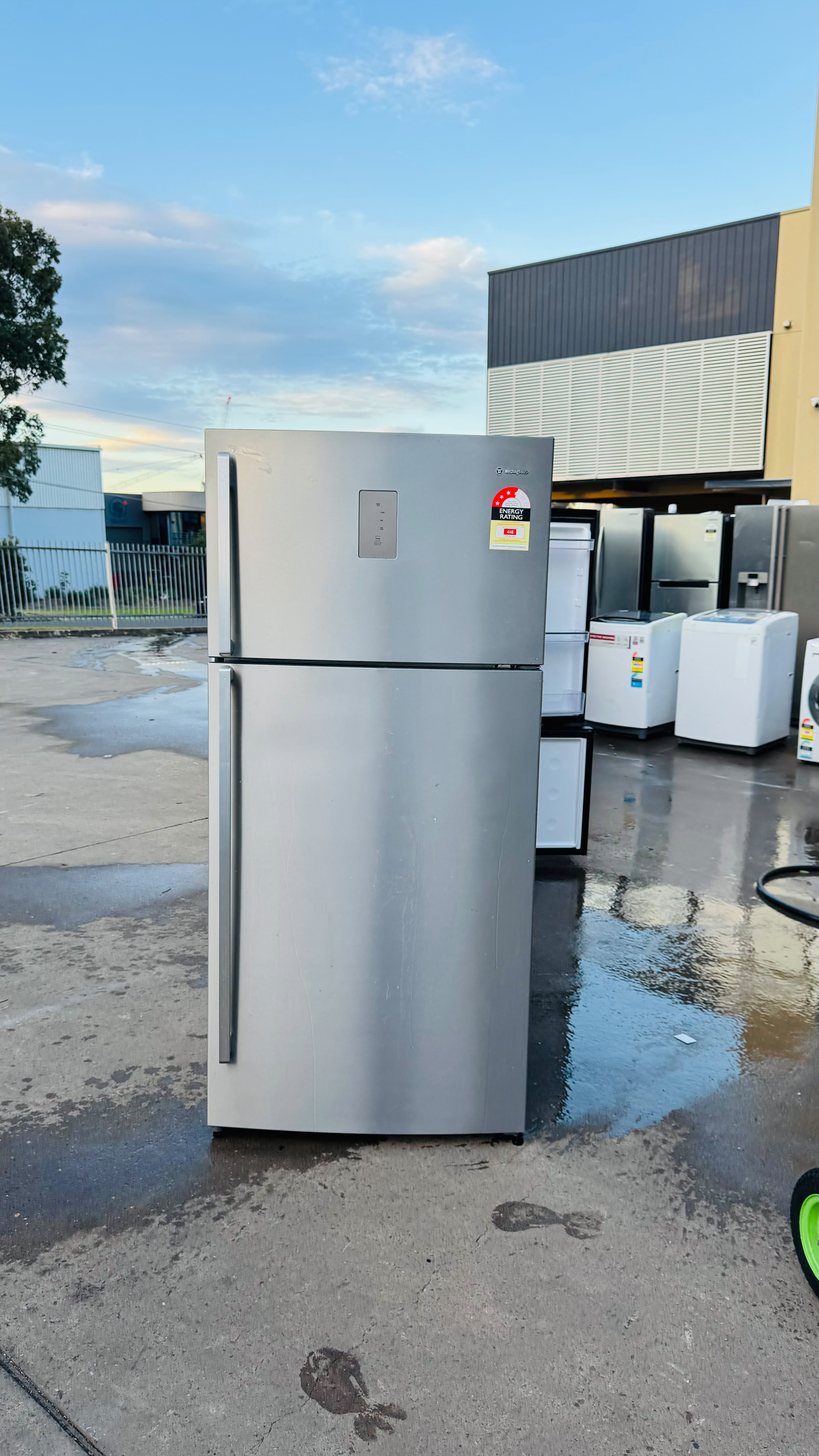 WESTINGHOUSE 537 LITRES FRIDGE FREEZER