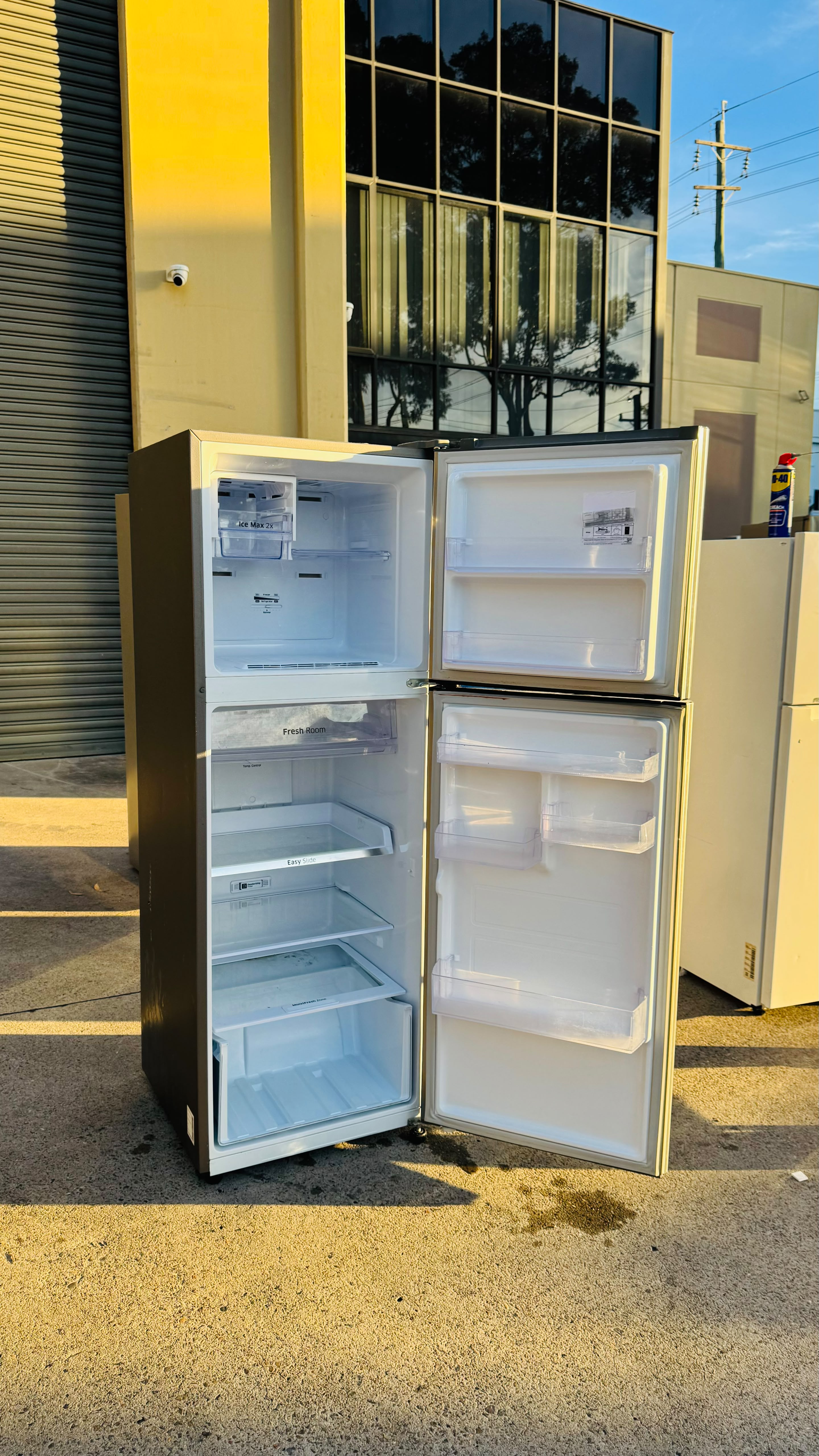 SAMSUNG 341 LITRES FRIDGE FREEZER