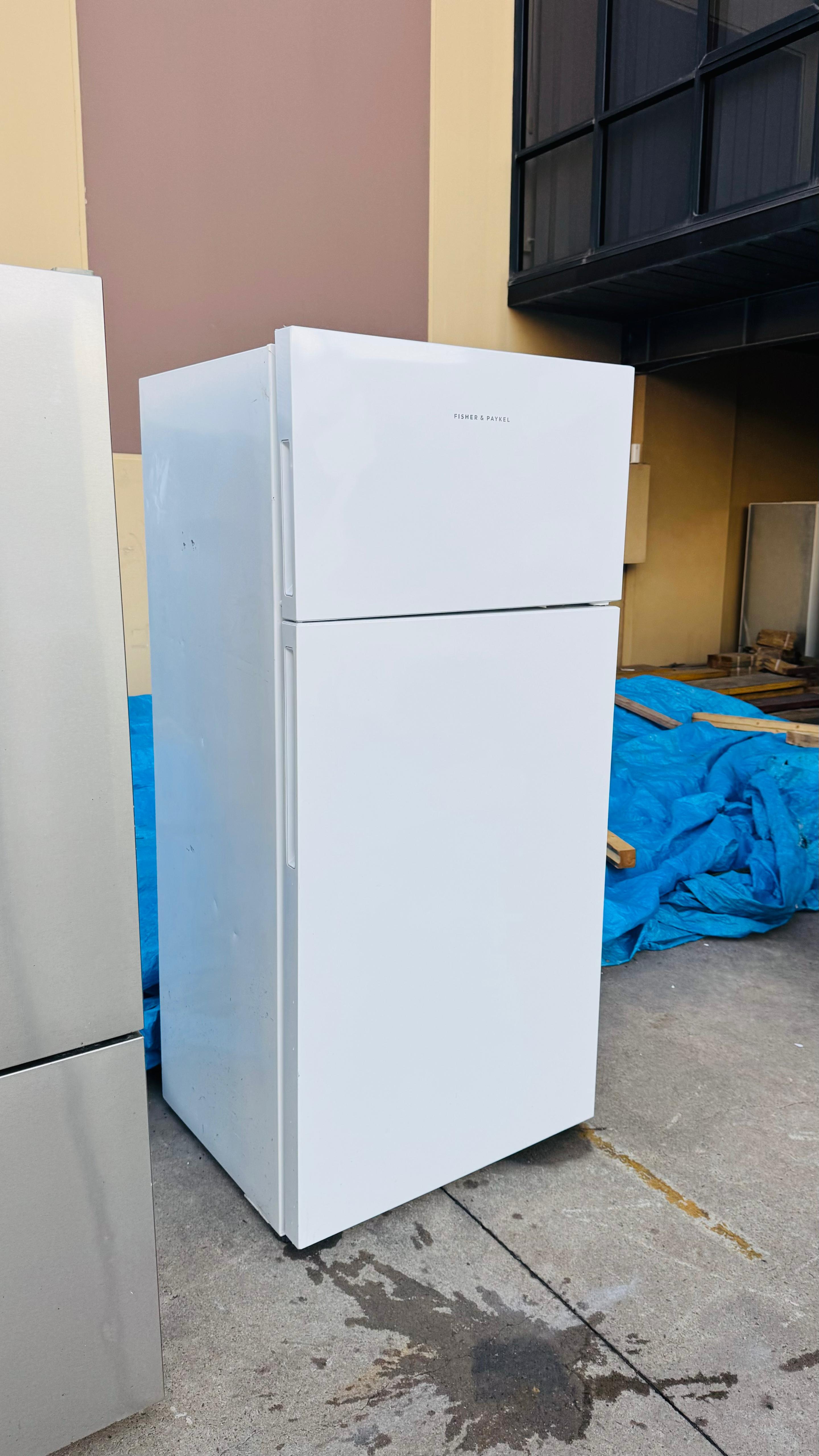 FISHER AND PAYKEL 517 LITRES FRIDGE FREEZER